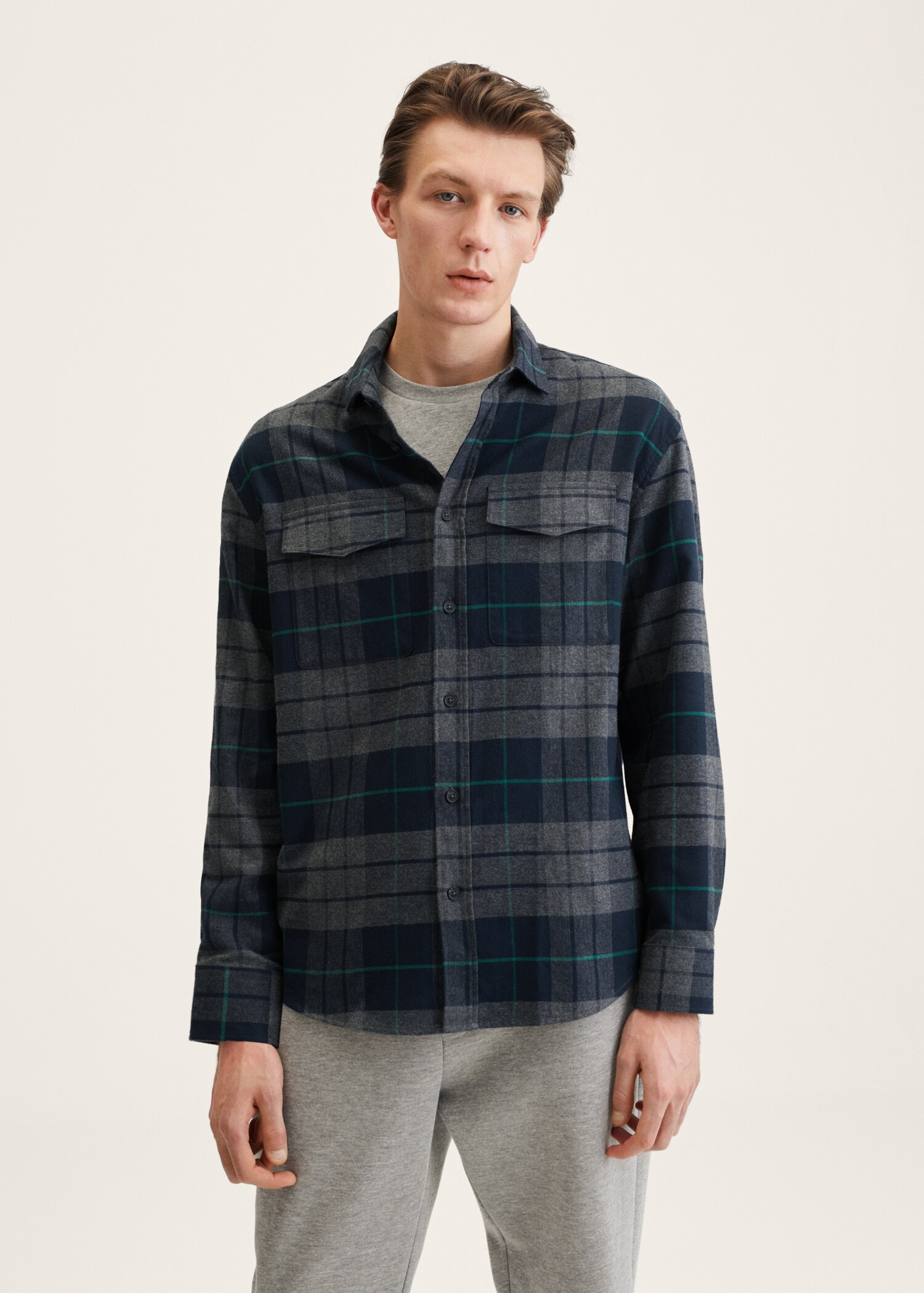 Camisa relaxed franela cuadros - Plano medio