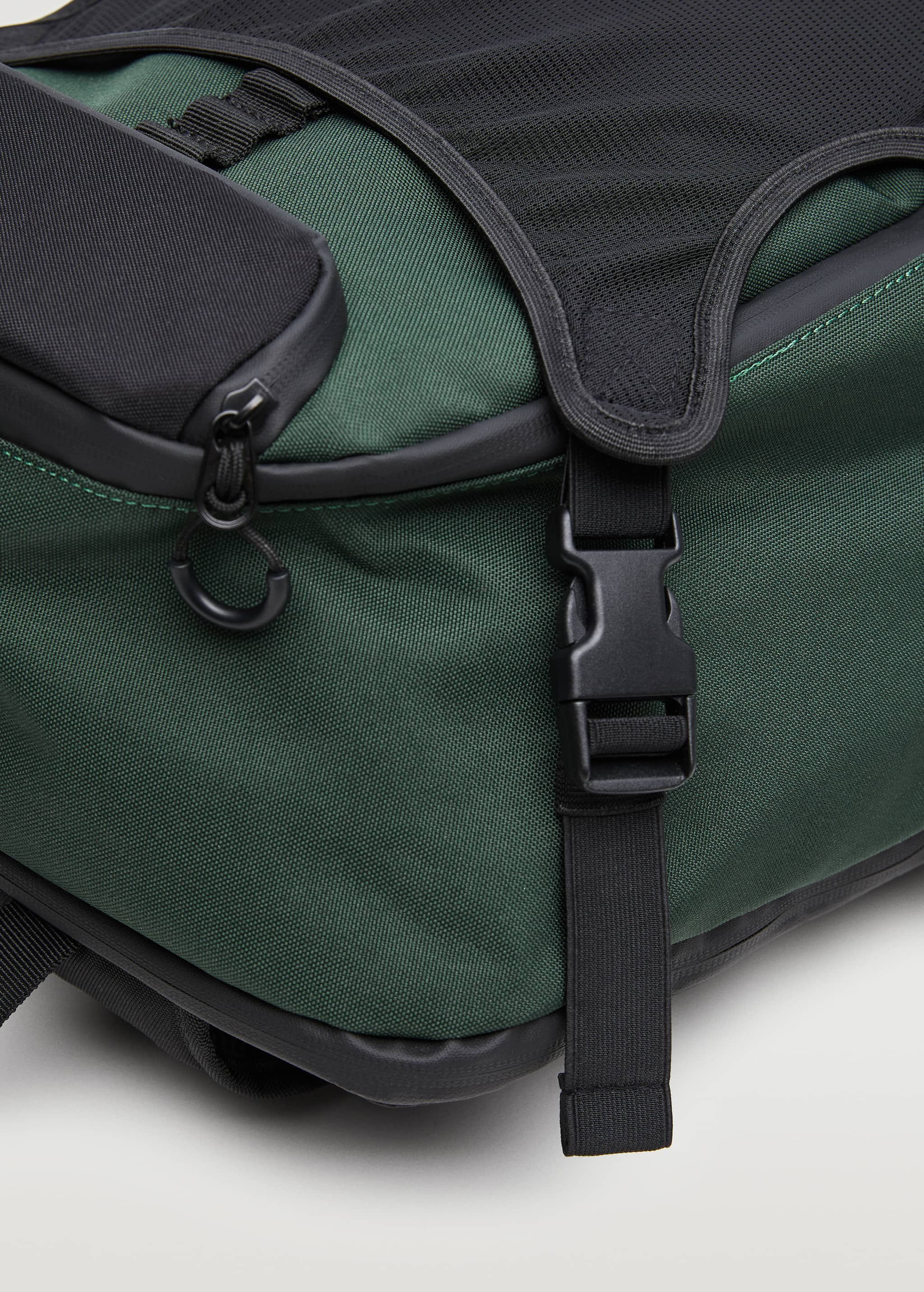 Multifunctional contrasting backpack - Details of the article 4