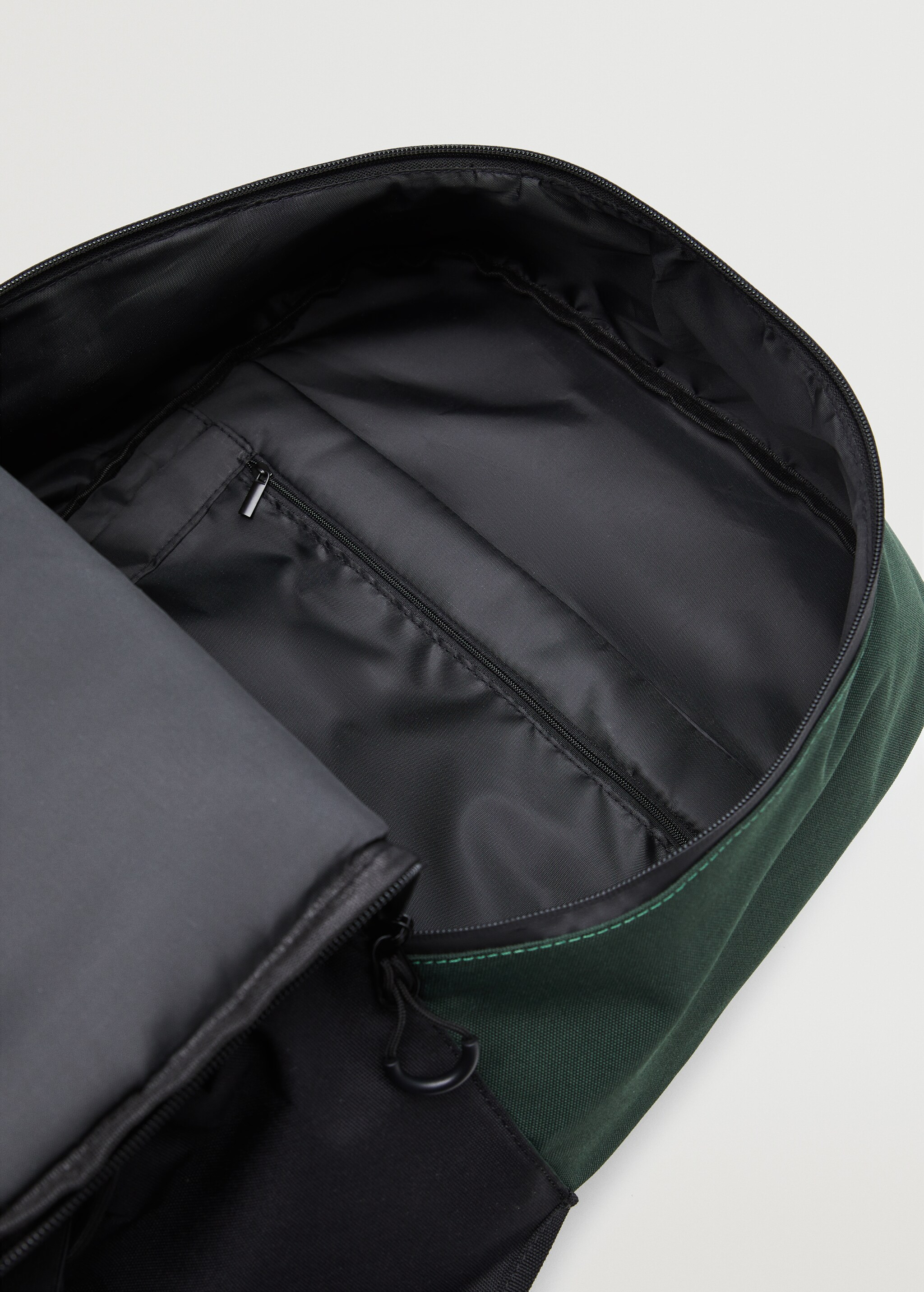 Multifunctional contrasting backpack - Details of the article 5