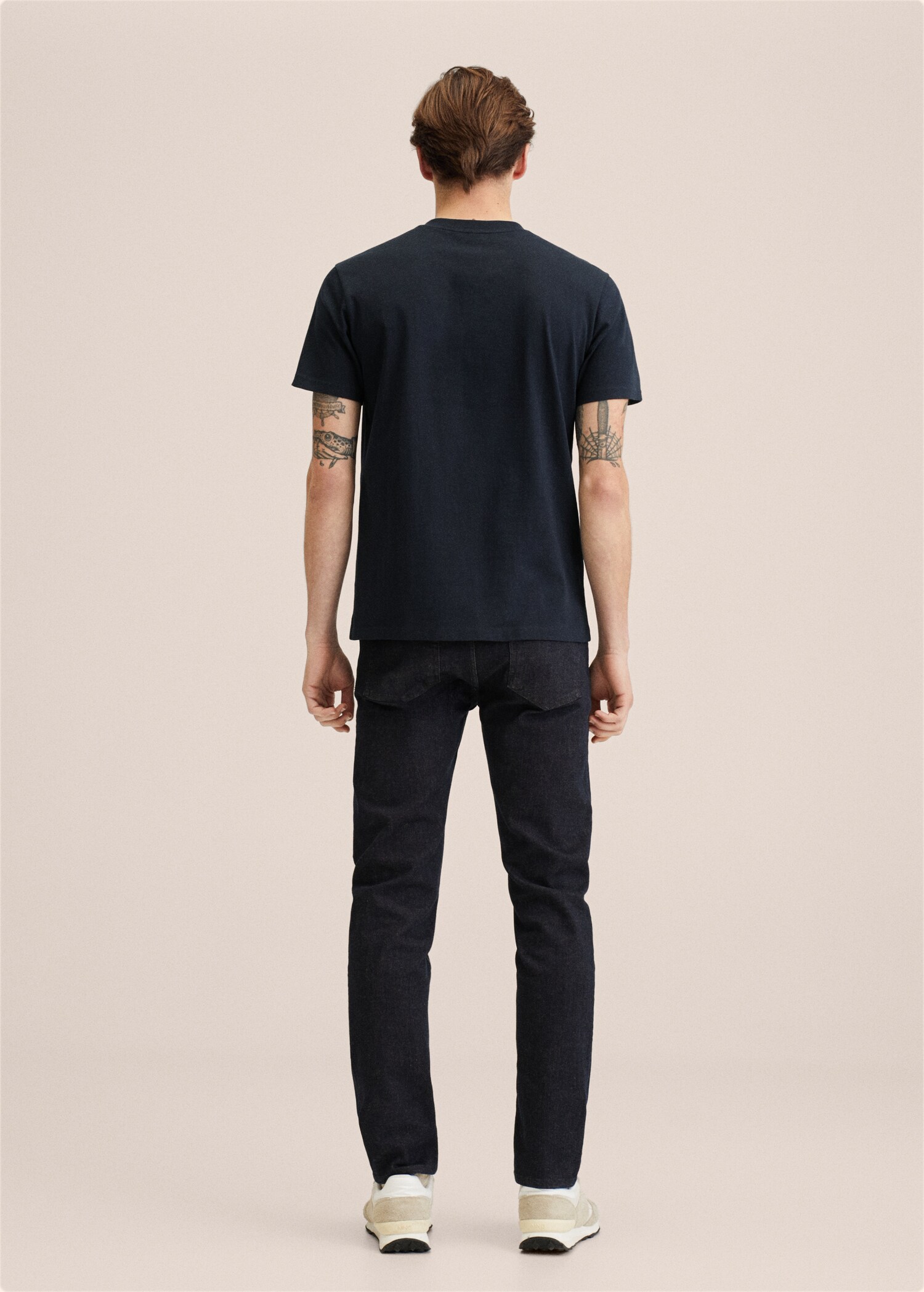Sustainable cotton basic T-shirt - Reverse of the article