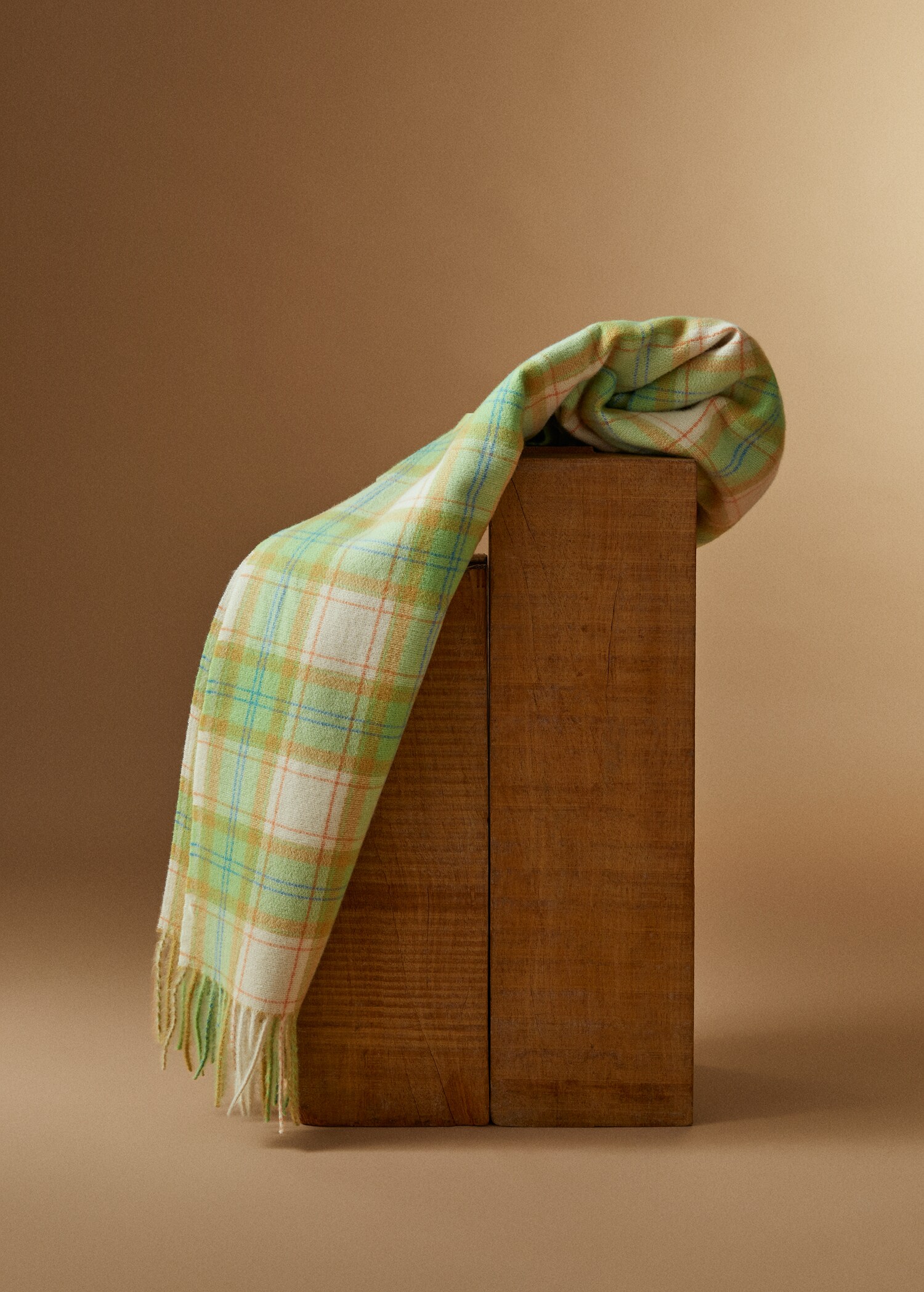 Fringed check scarf - Details of the article 6