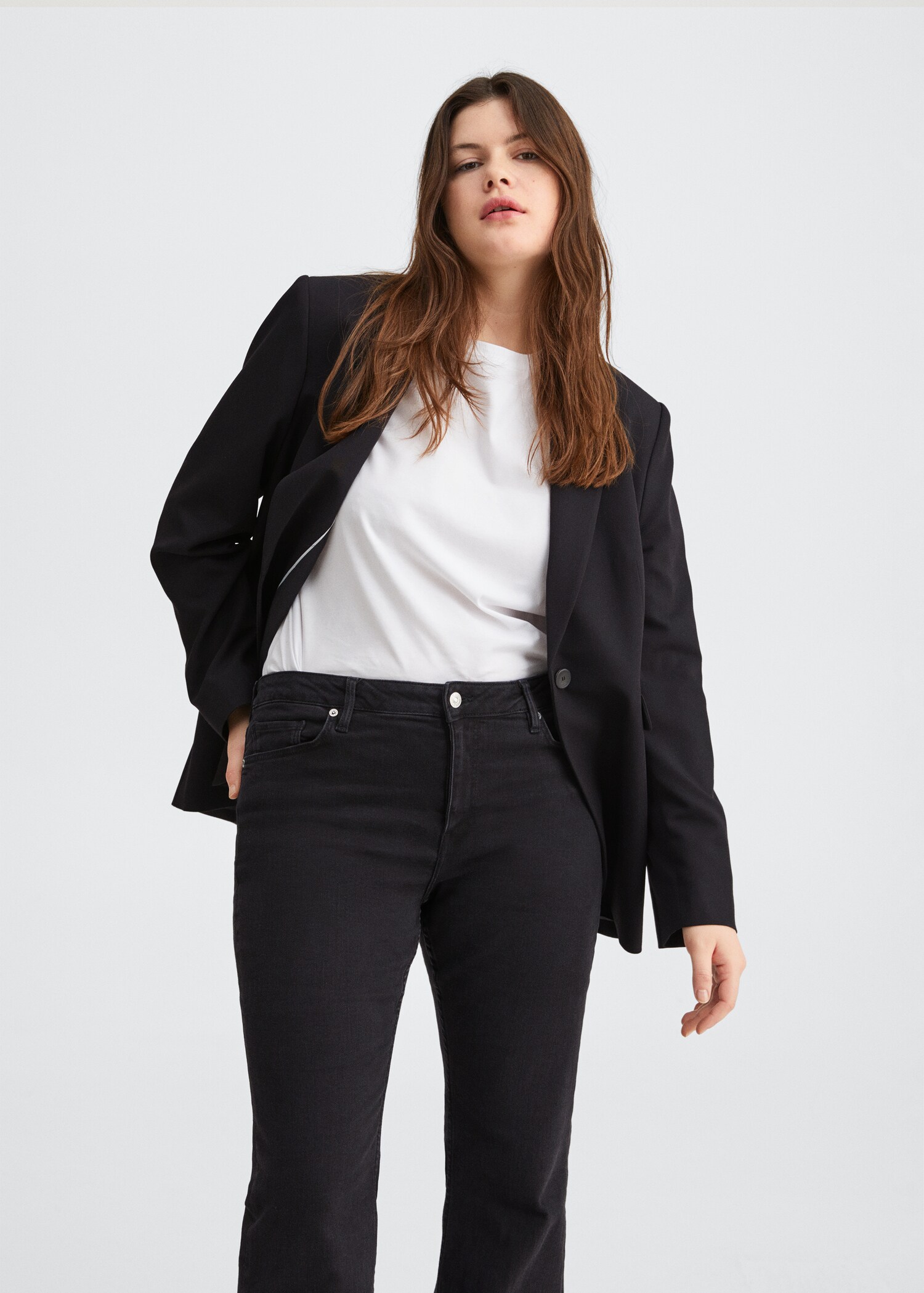 Flared-Jeans mit mittlerer Bundhöhe - Detail des Artikels 4