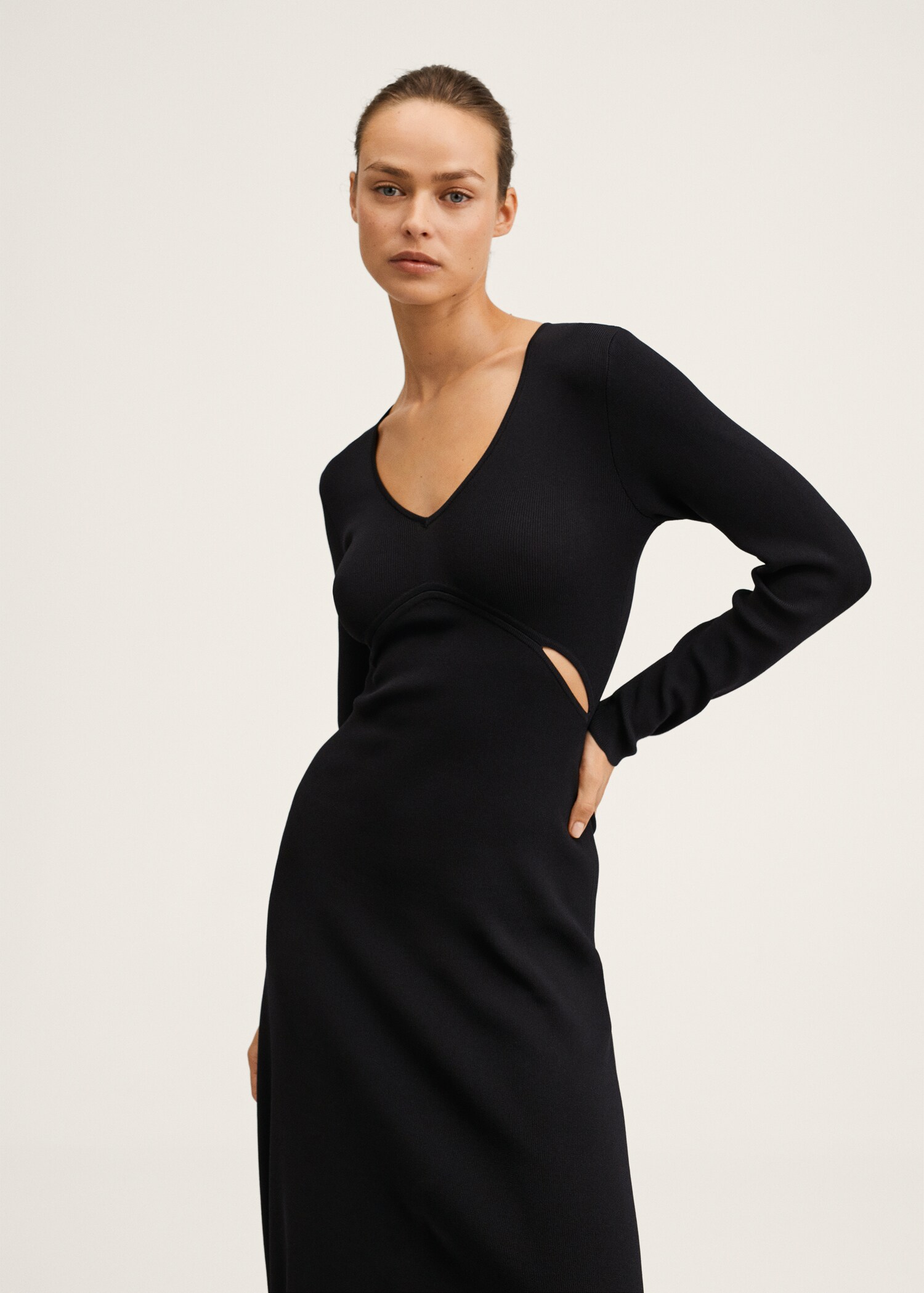 Vestido aberturas laterales - Plano medio