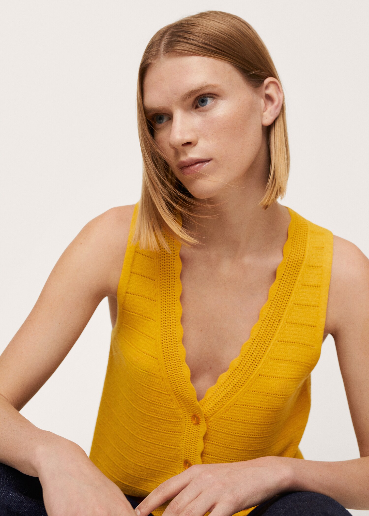 Fine-knit gilet - Details of the article 2
