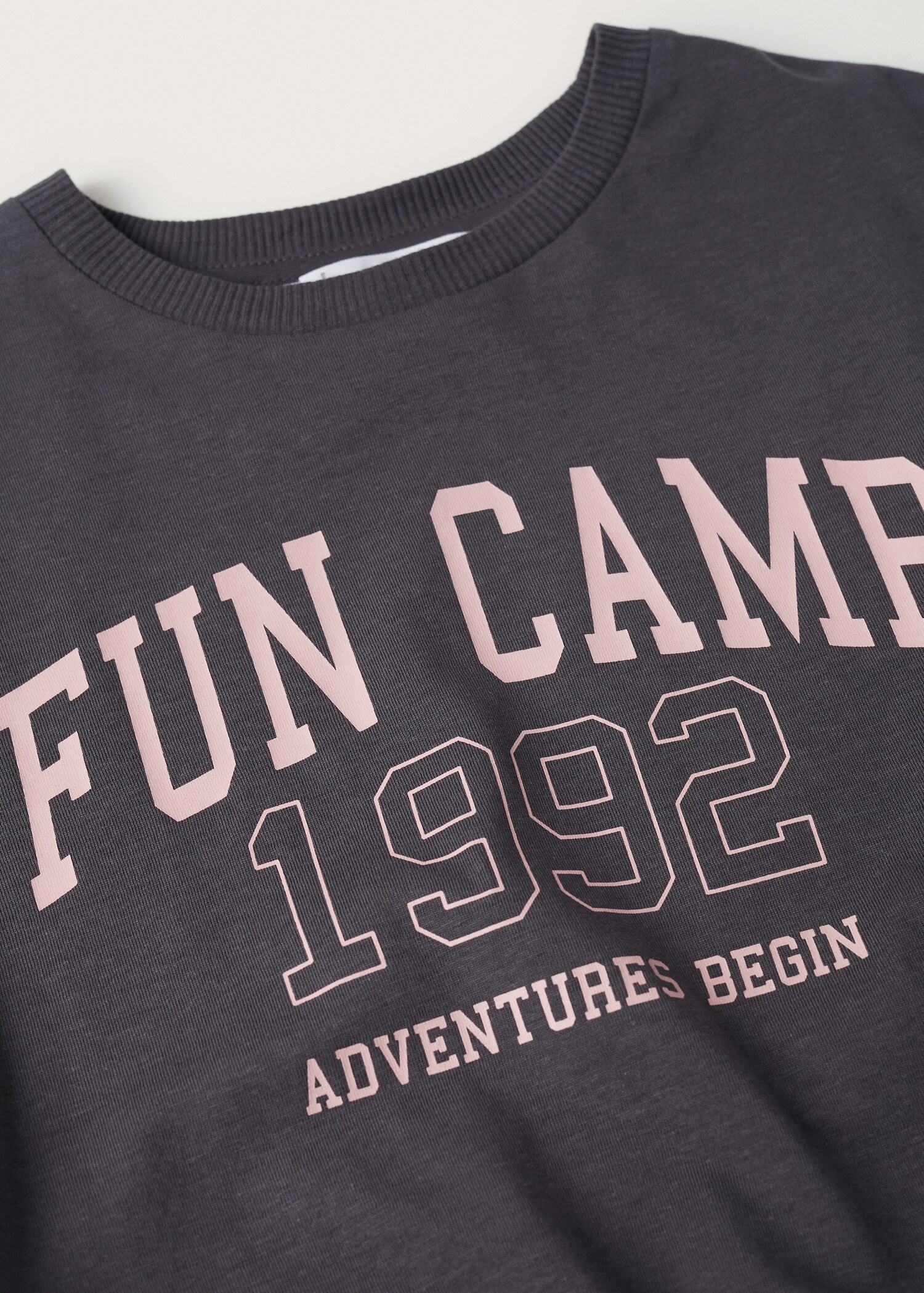 Long-sleeved t-shirt with message - Details of the article 8