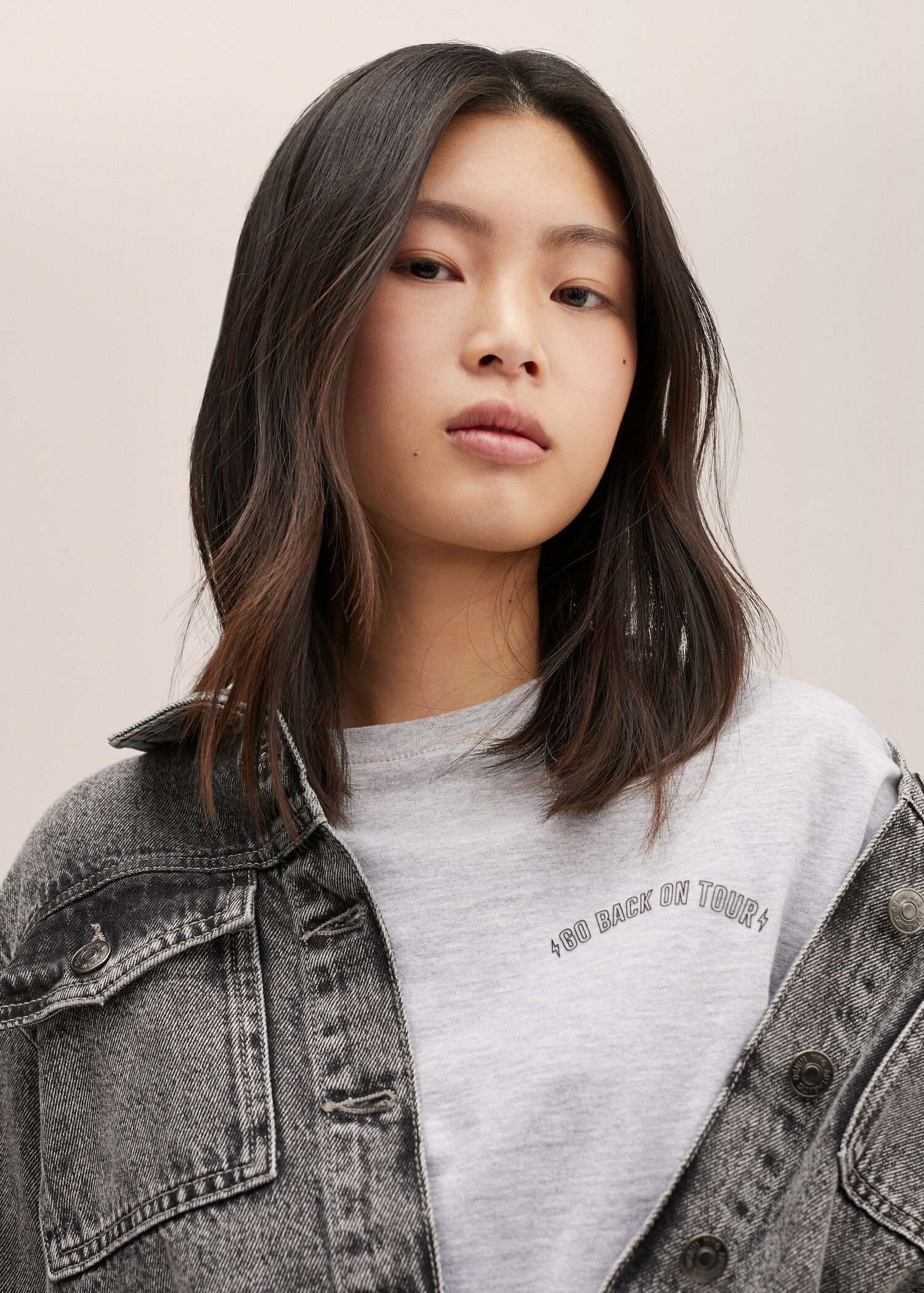 Long-sleeved t-shirt with message - Details of the article 1