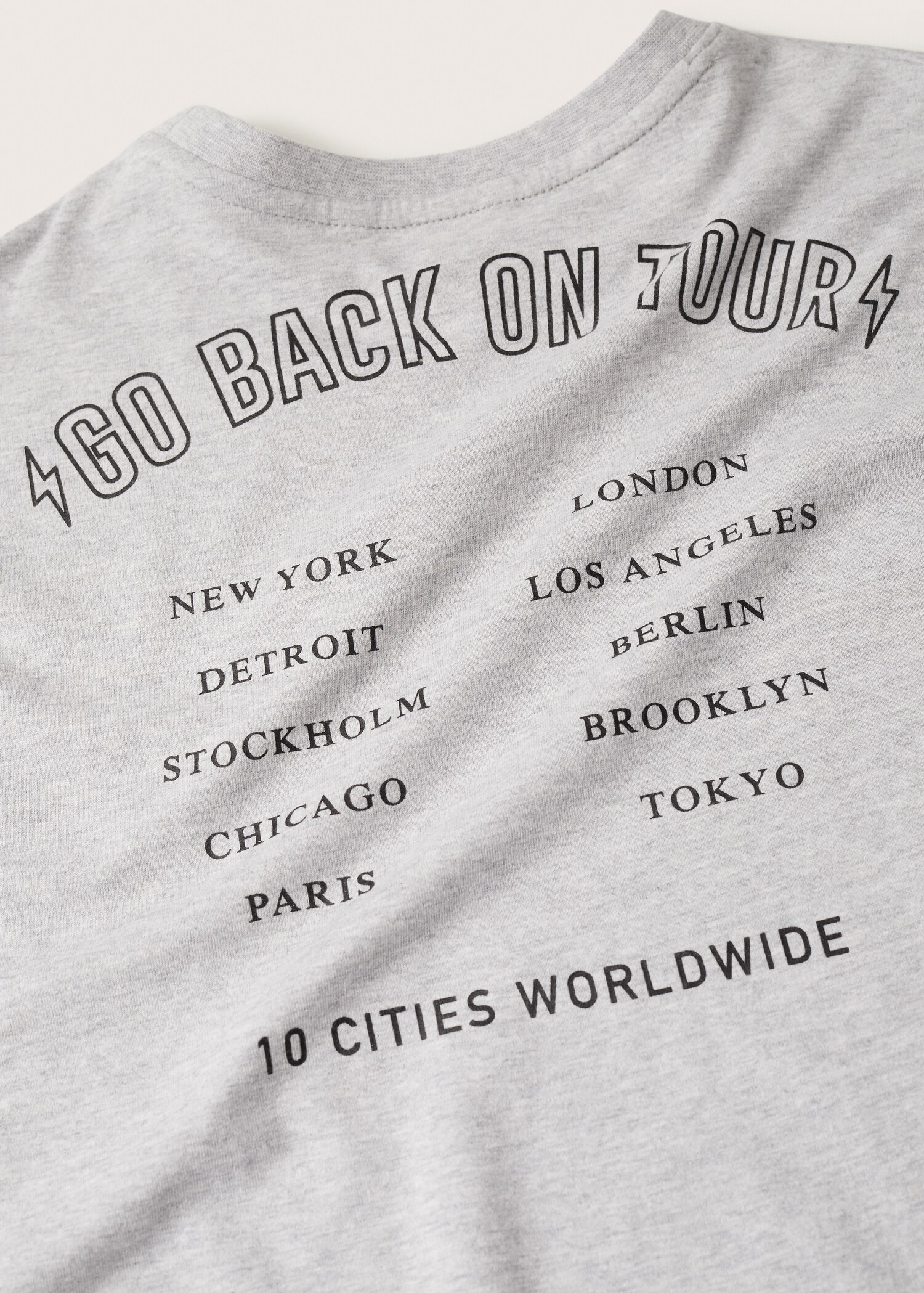 Long-sleeved t-shirt with message - Details of the article 8