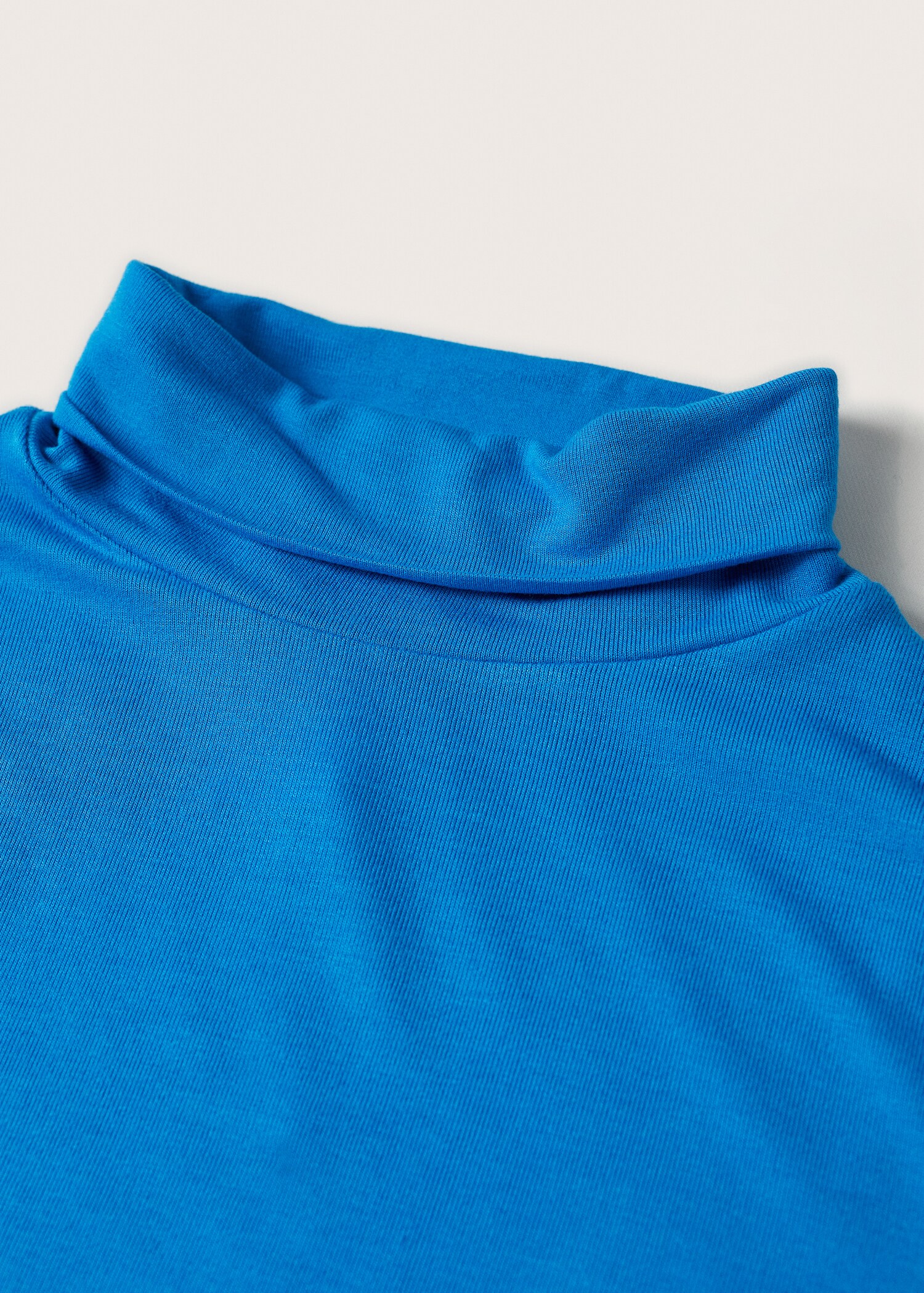 Langärmliges T-Shirt mit Rollkragen - Detail des Artikels 8