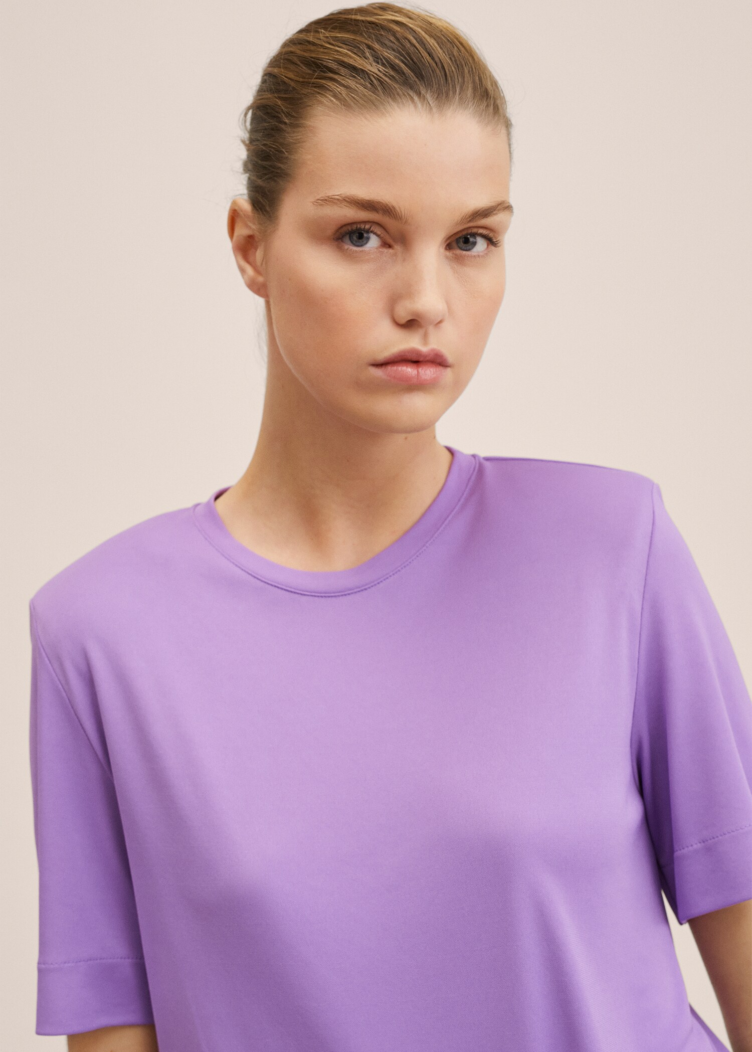 Short-sleeved t-shirt with shoulder pads  - Details of the article 1