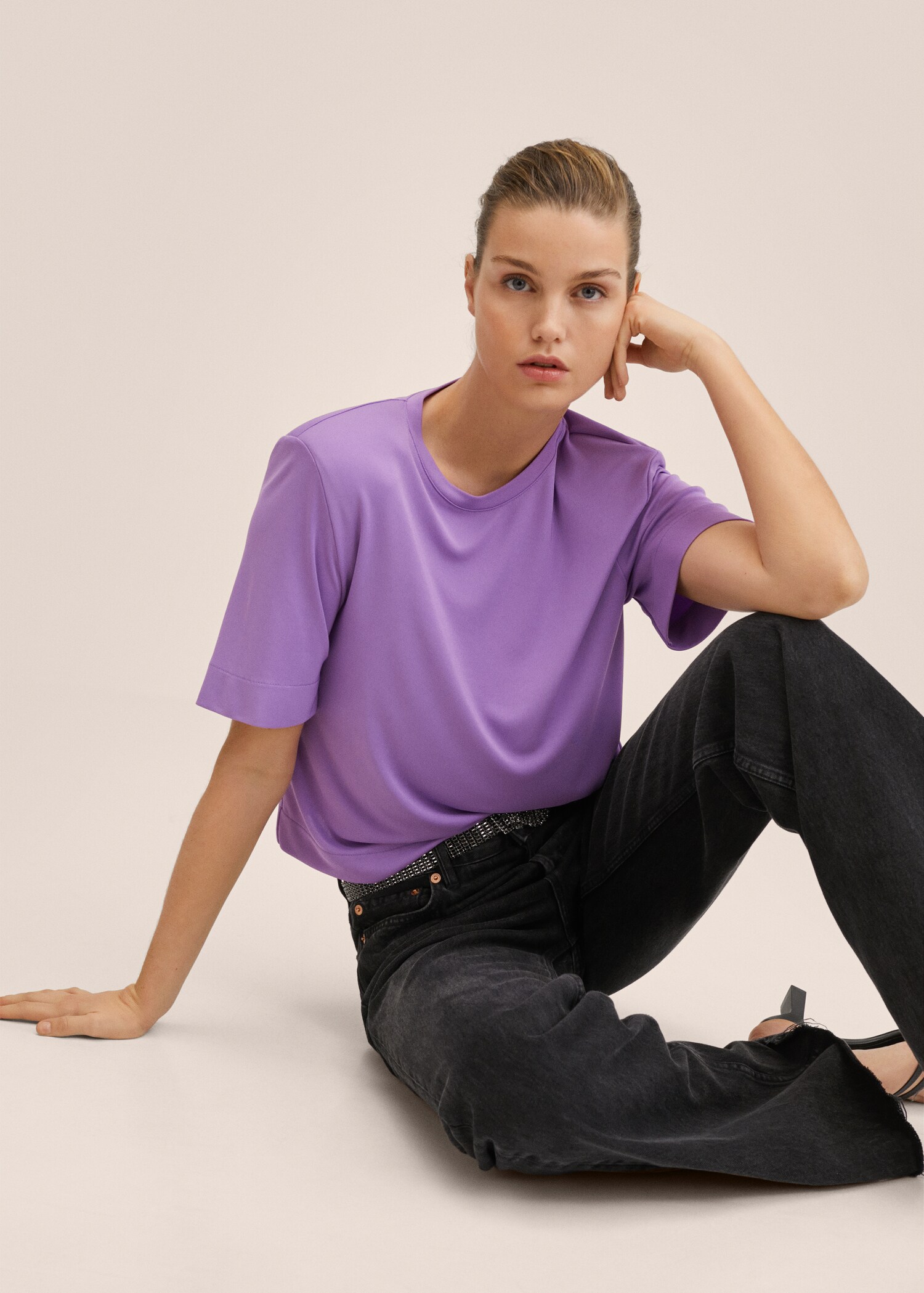 Short-sleeved t-shirt with shoulder pads  - Details of the article 2