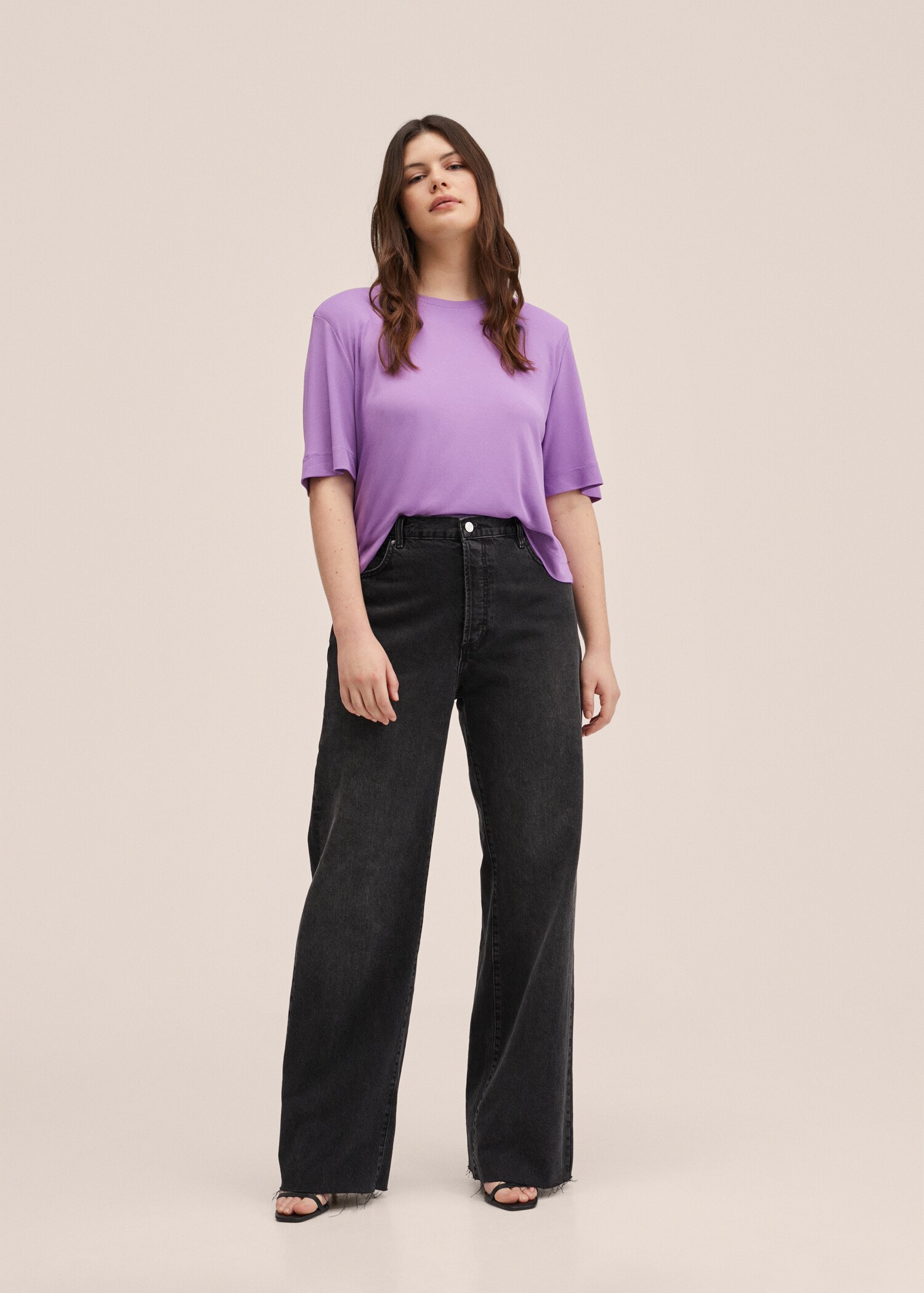 Short-sleeved t-shirt with shoulder pads  - Details of the article 3