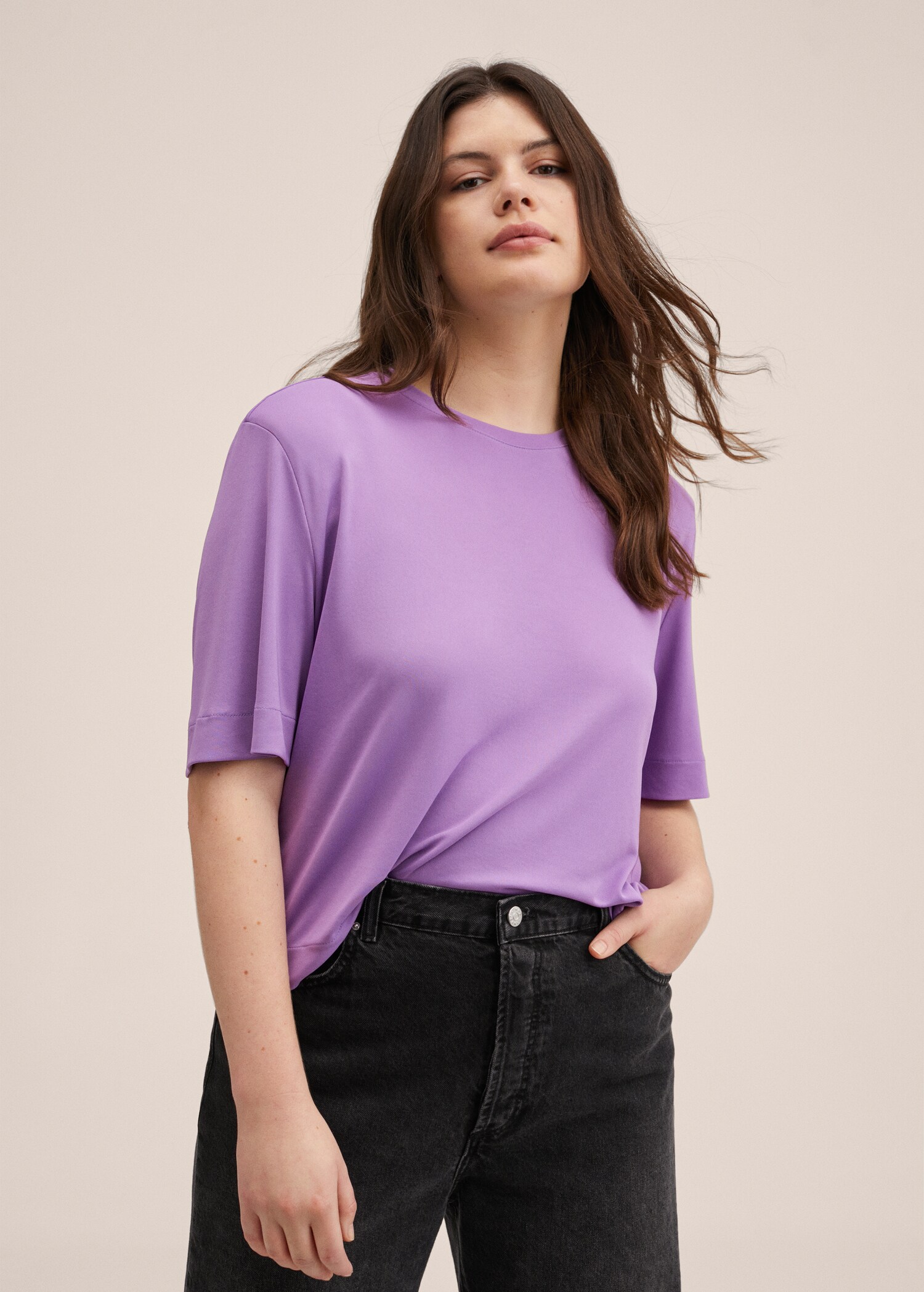 Short-sleeved t-shirt with shoulder pads  - Details of the article 4