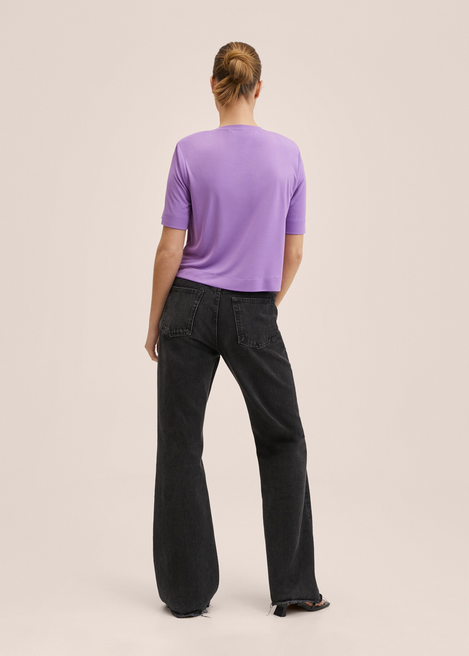Short-sleeved t-shirt with shoulder pads  - Reverse of the article