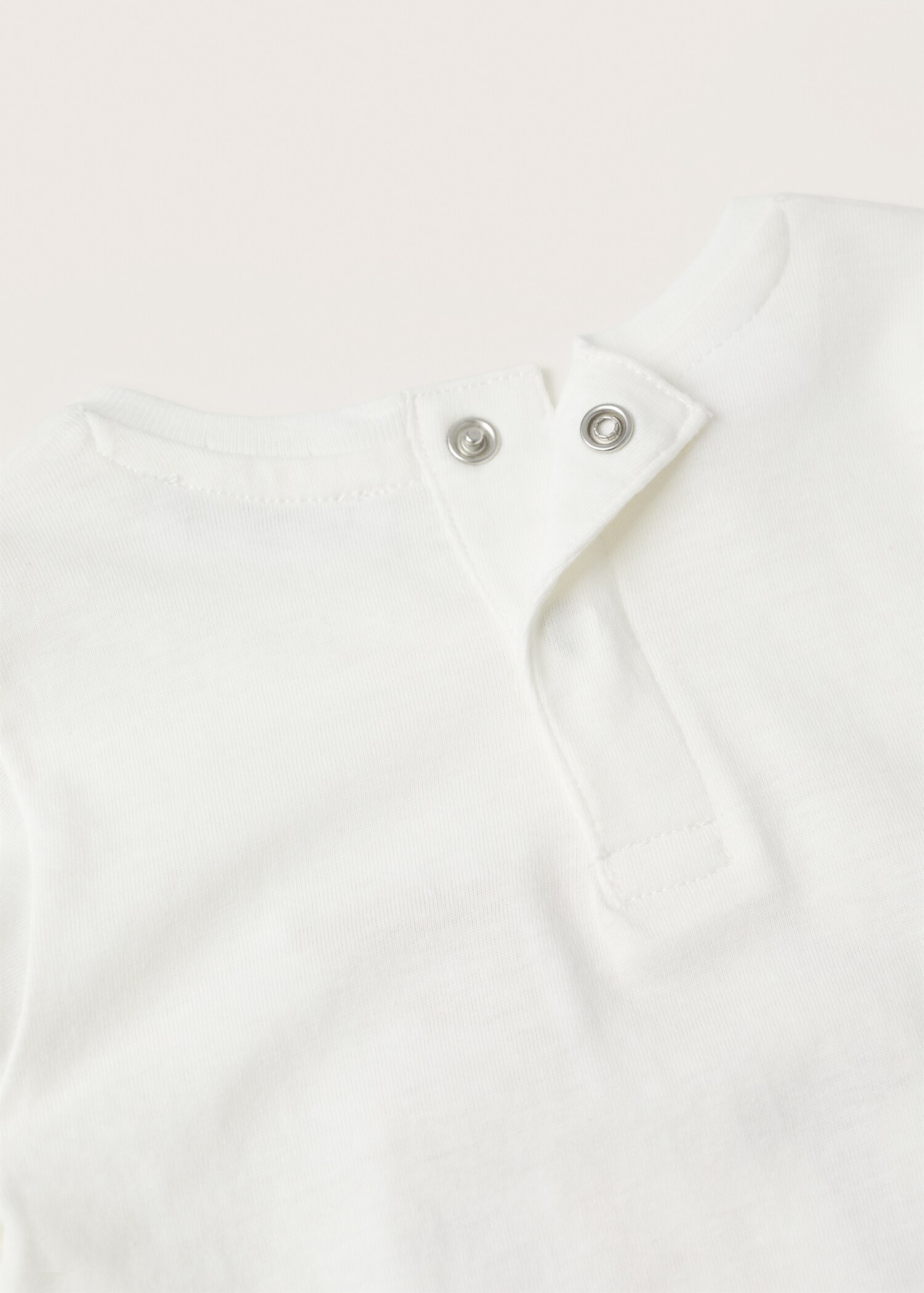 Long-sleeved t-shirt with message - Details of the article 8