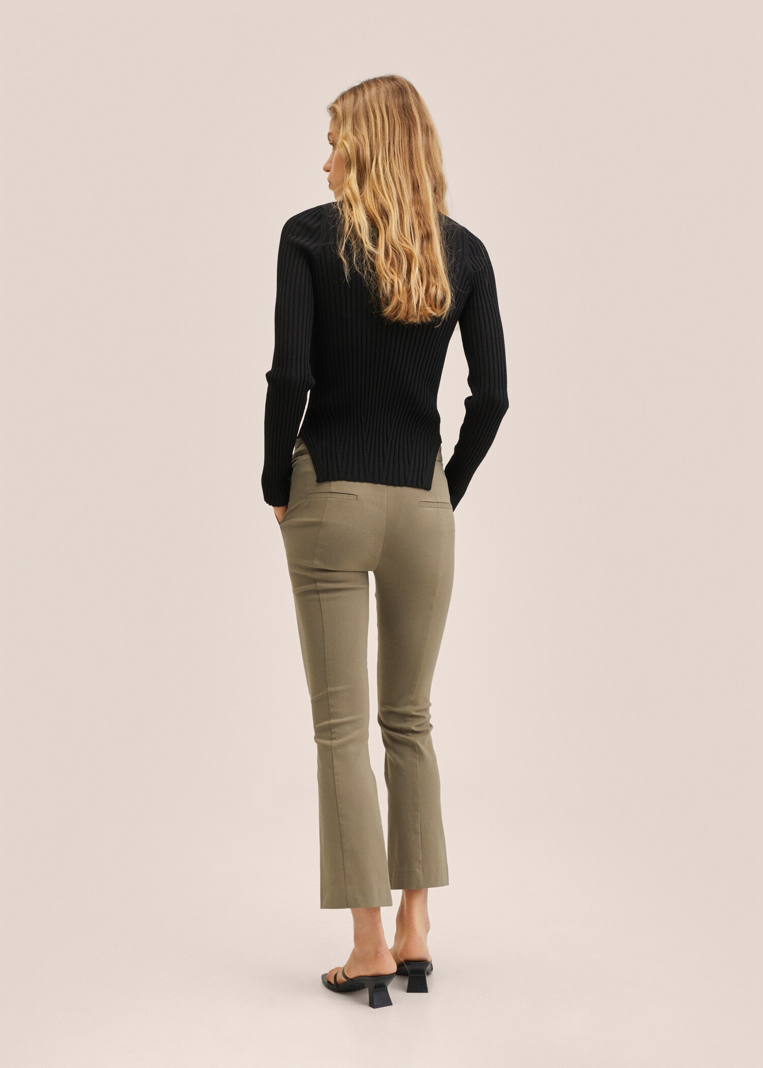 Pantalón flare crop - Reverso del artículo