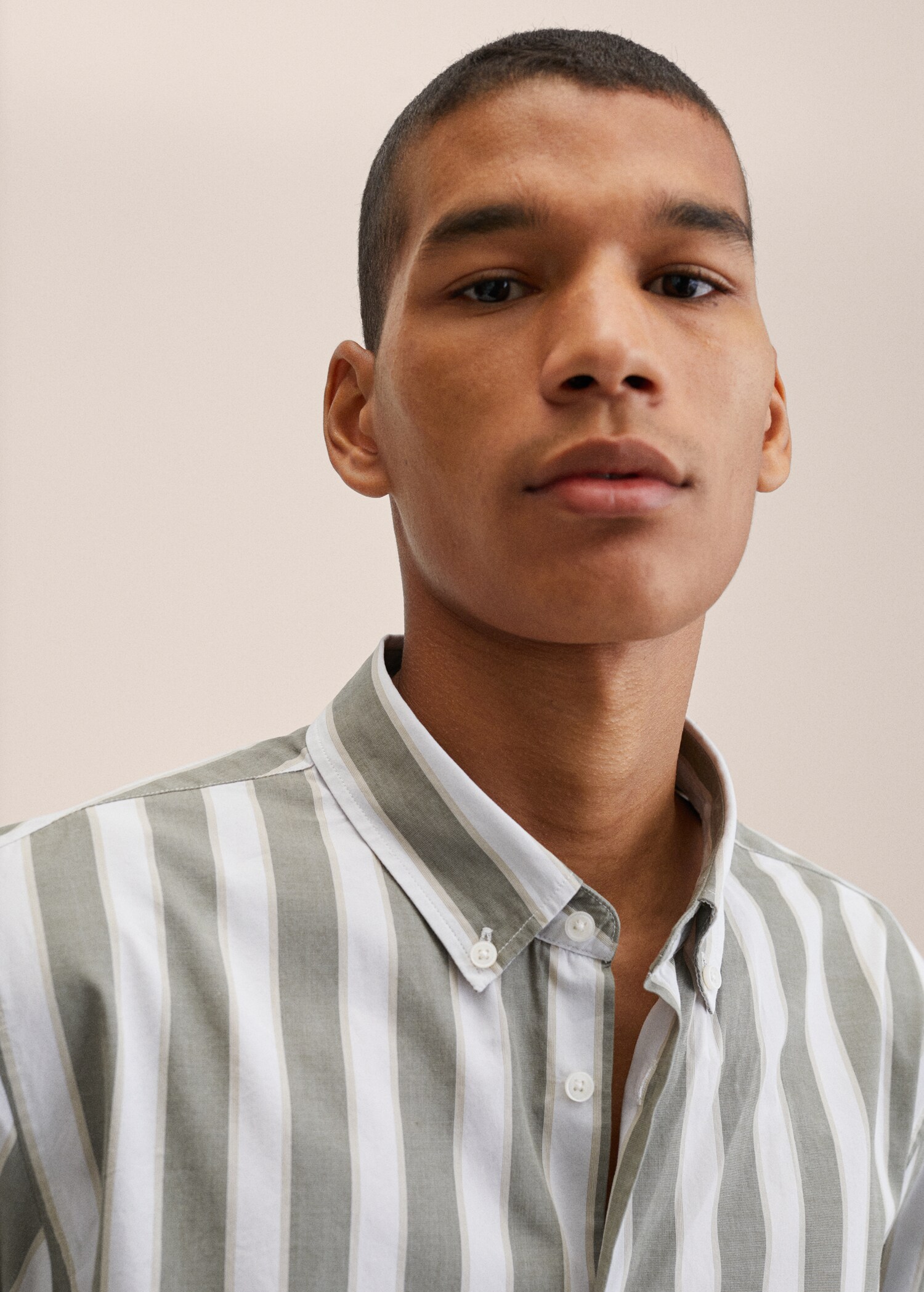 Striped slim-fit shirt - Details of the article 2