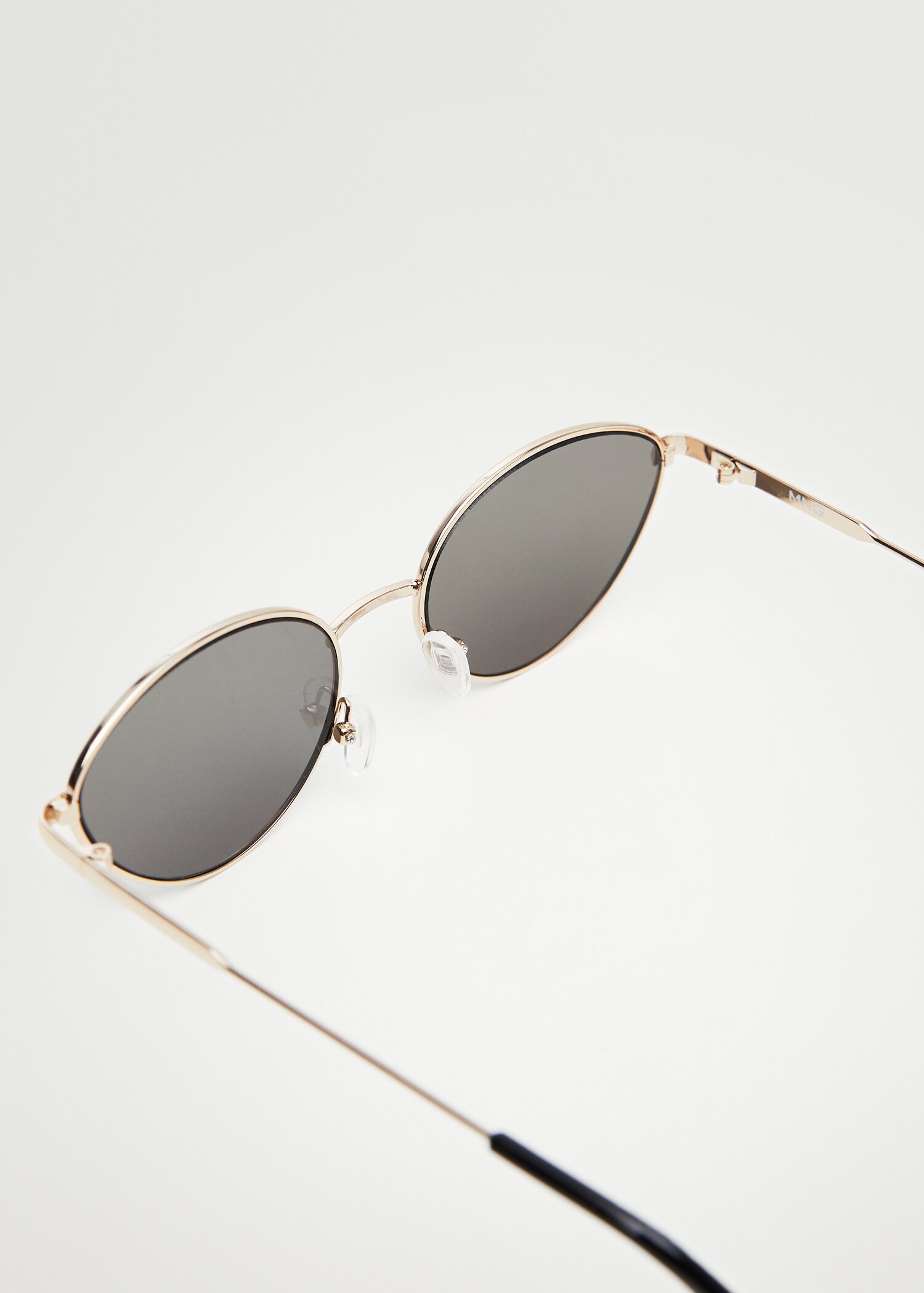 Metallic frame sunglasses - Details of the article 2