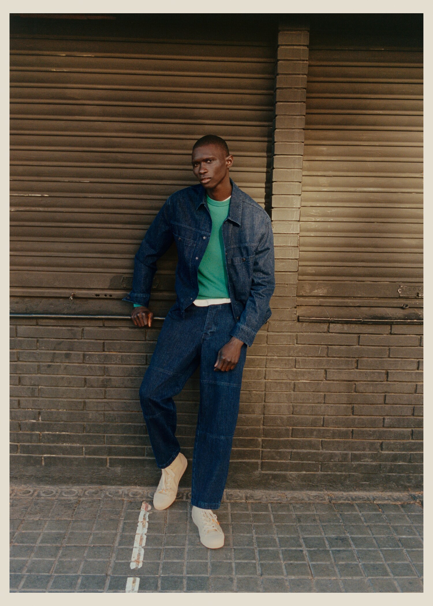 Tapered loose-fit cropped jeans  - Details of the article 5