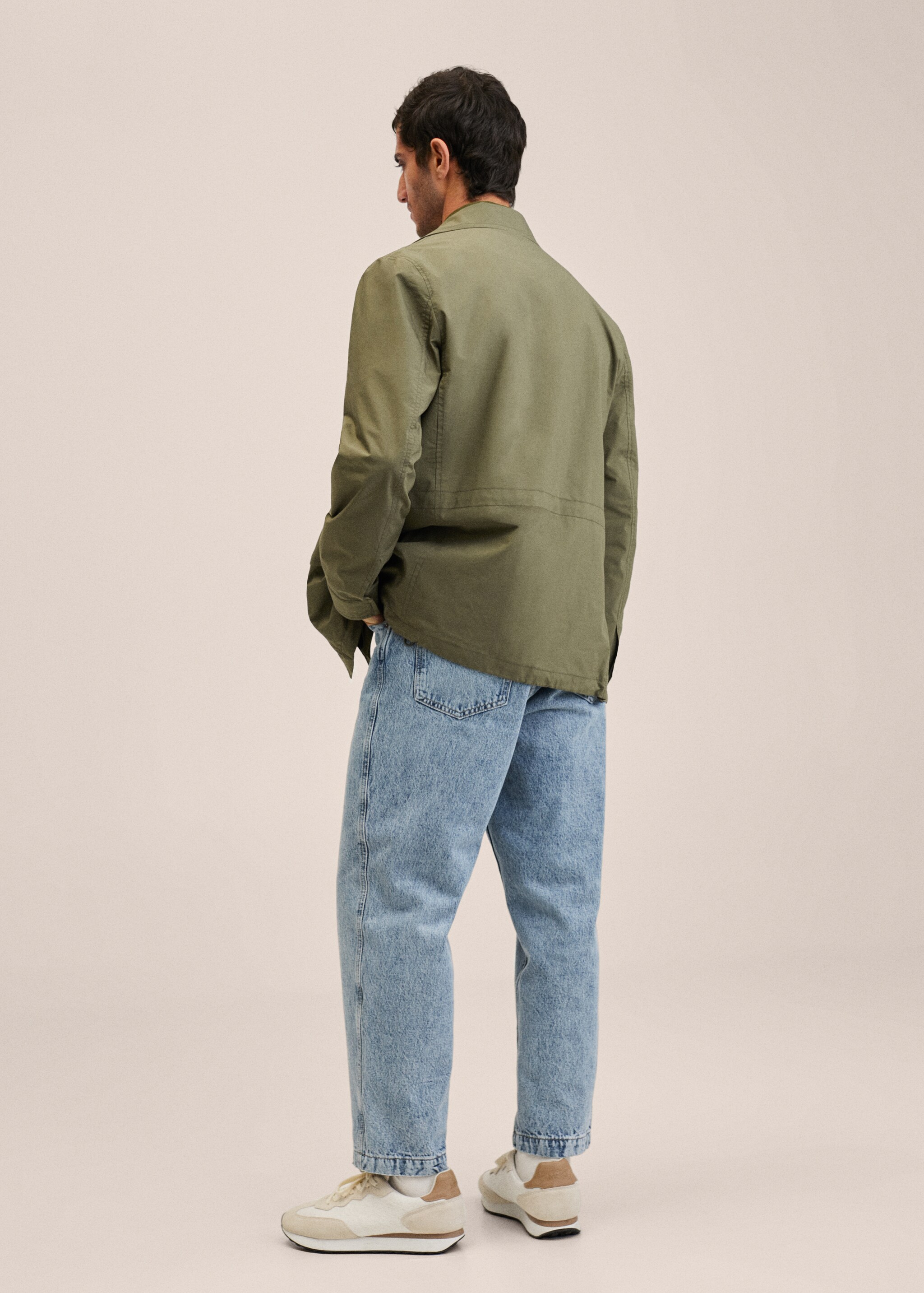 Loose Fit Tapered-Jeans in Cropped-Länge - Rückseite des Artikels