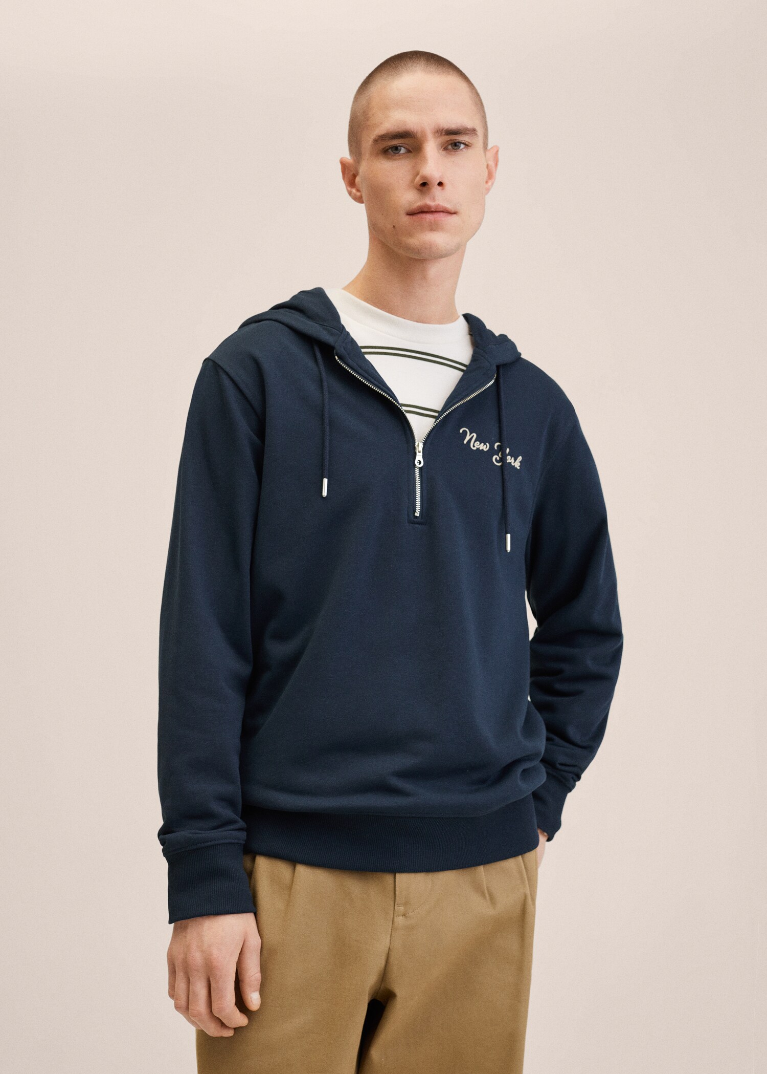 Sudadera bordada cremallera - Plano medio