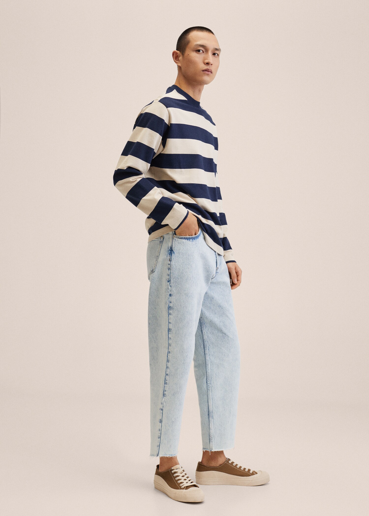 Tapered loose-fit cropped jeans  - Details of the article 2