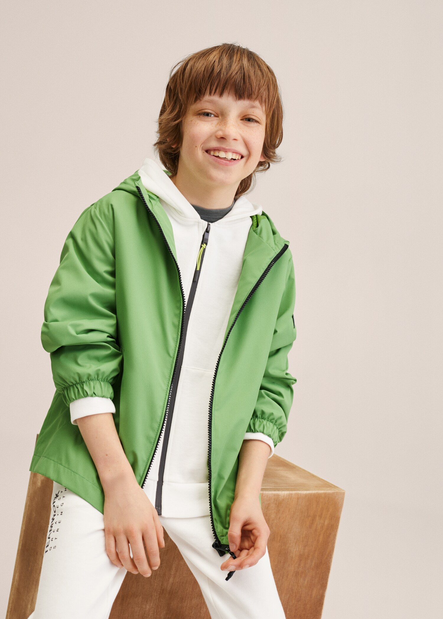 Hooded windbreaker jacket - Details of the article 2