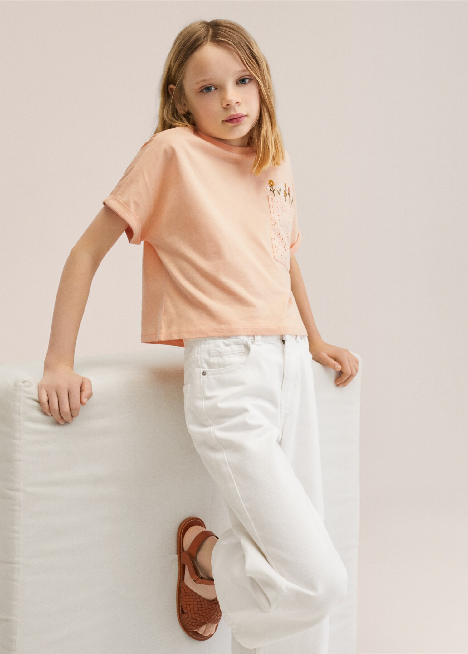 Camiseta detalles bordados - Plano medio