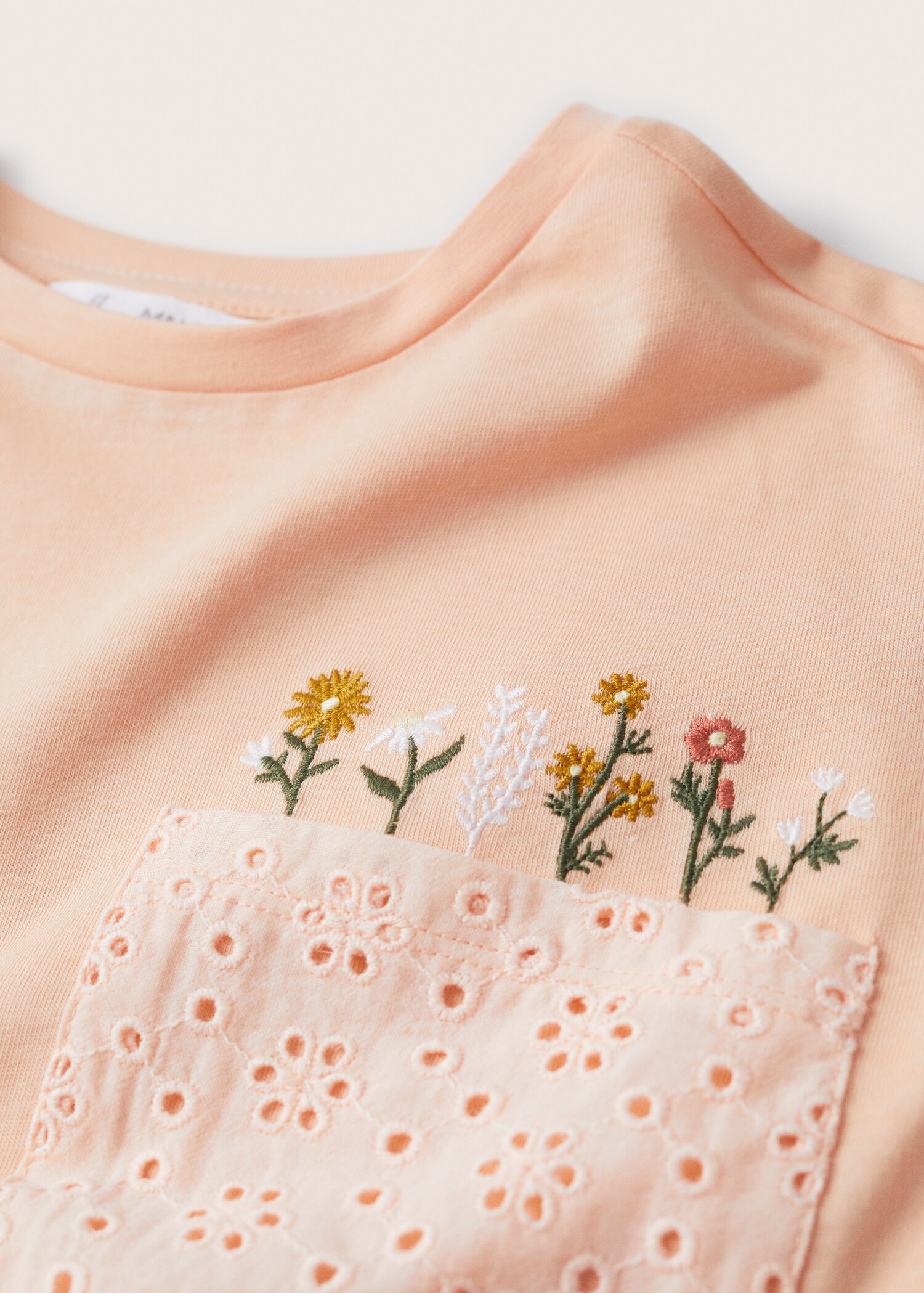 Camiseta detalles bordados - Detalle del artículo 8