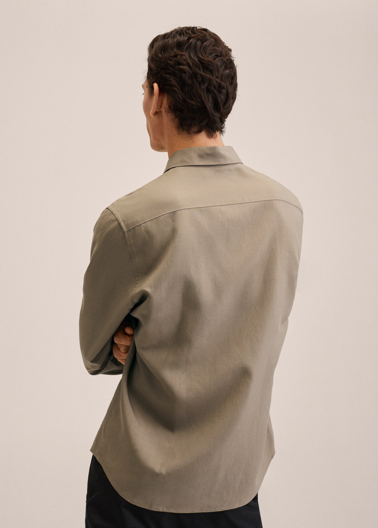 Camisa lyocell lino bolsillo - Reverso del artículo