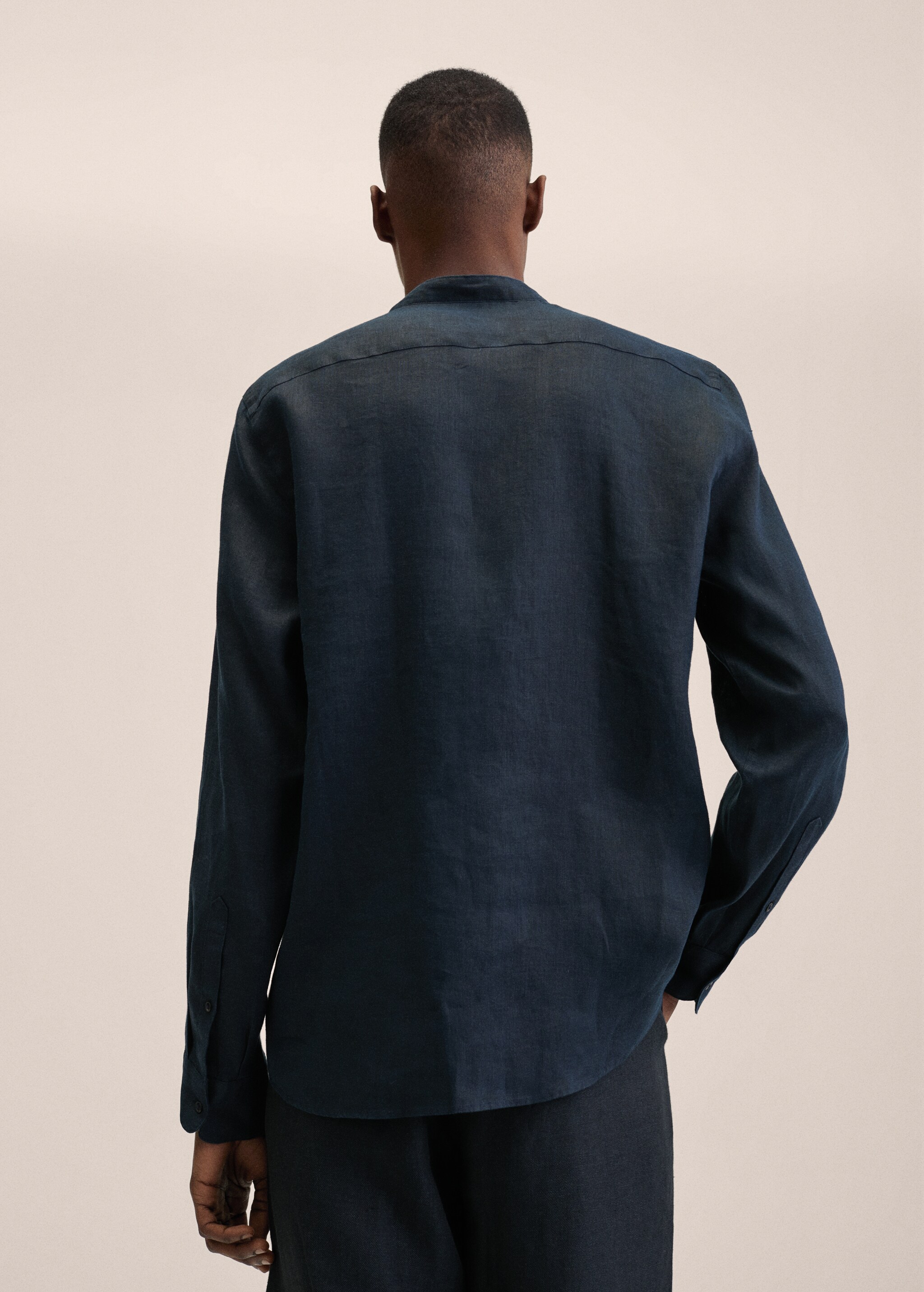 Slim-fit Mao collar linen shirt - Reverse of the article