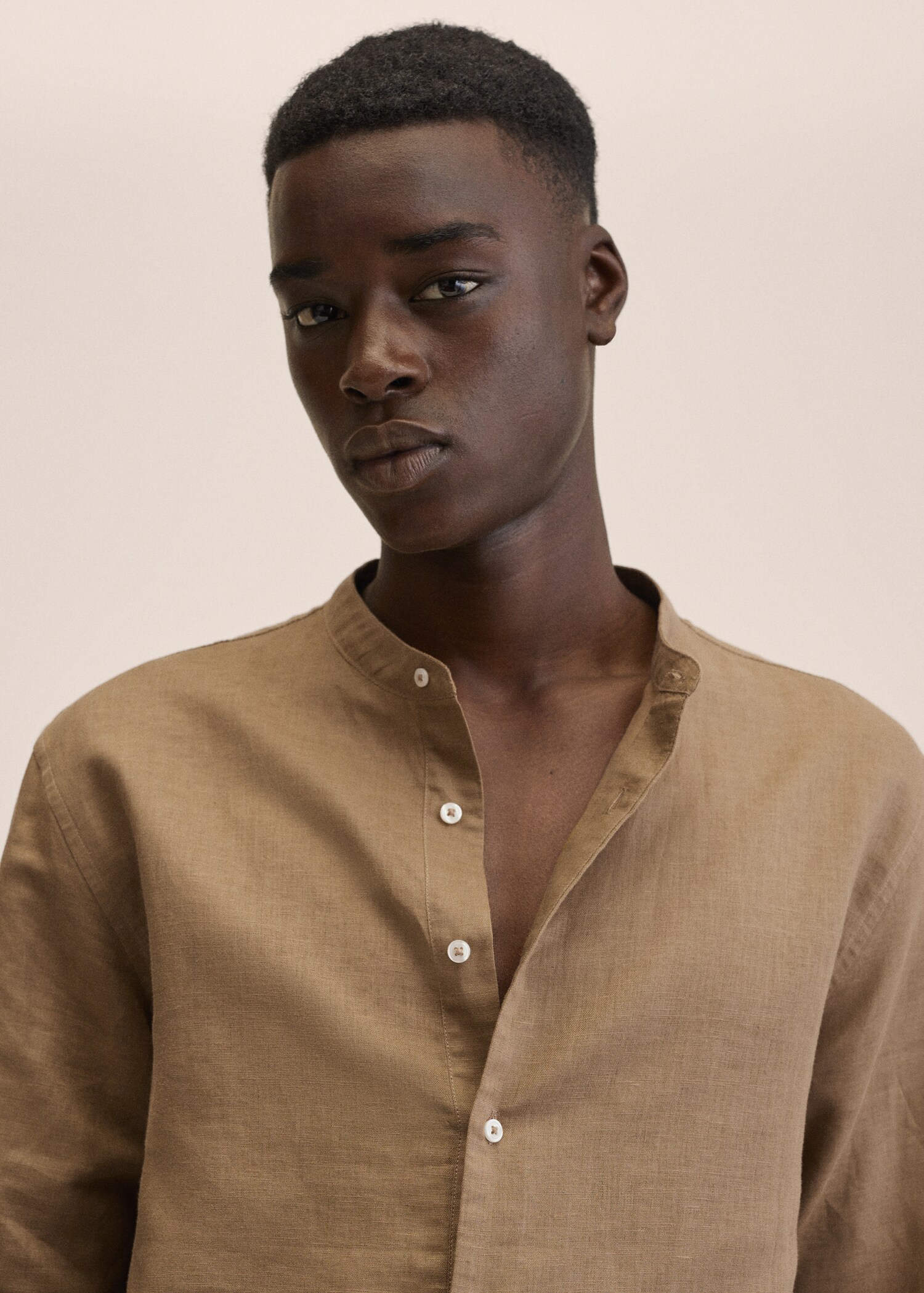 Cotton linen shirt with mandarin collar - Details of the article 1
