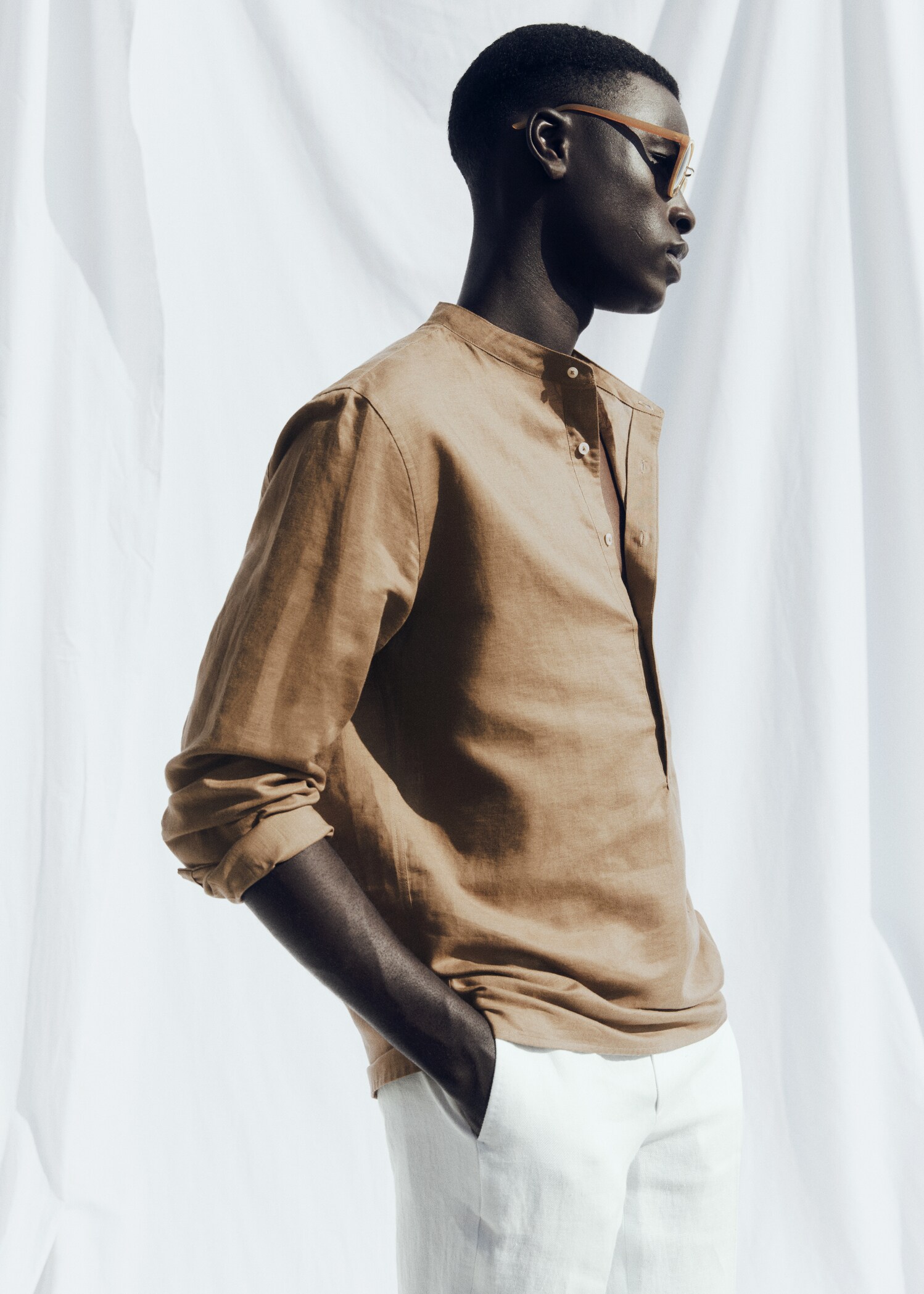 Cotton linen shirt with mandarin collar - Details of the article 5