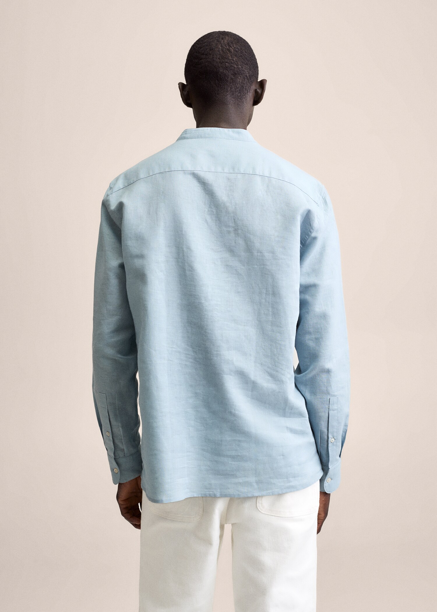 Cotton linen shirt with mandarin collar - Reverse of the article