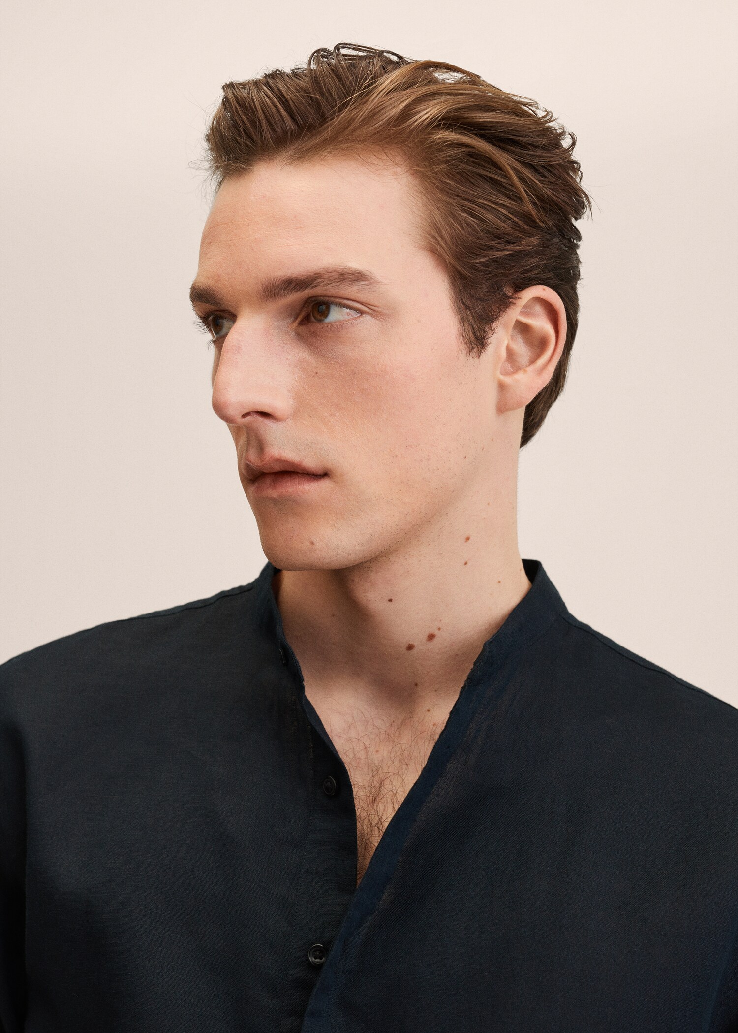 Cotton linen shirt with mandarin collar - Details of the article 1