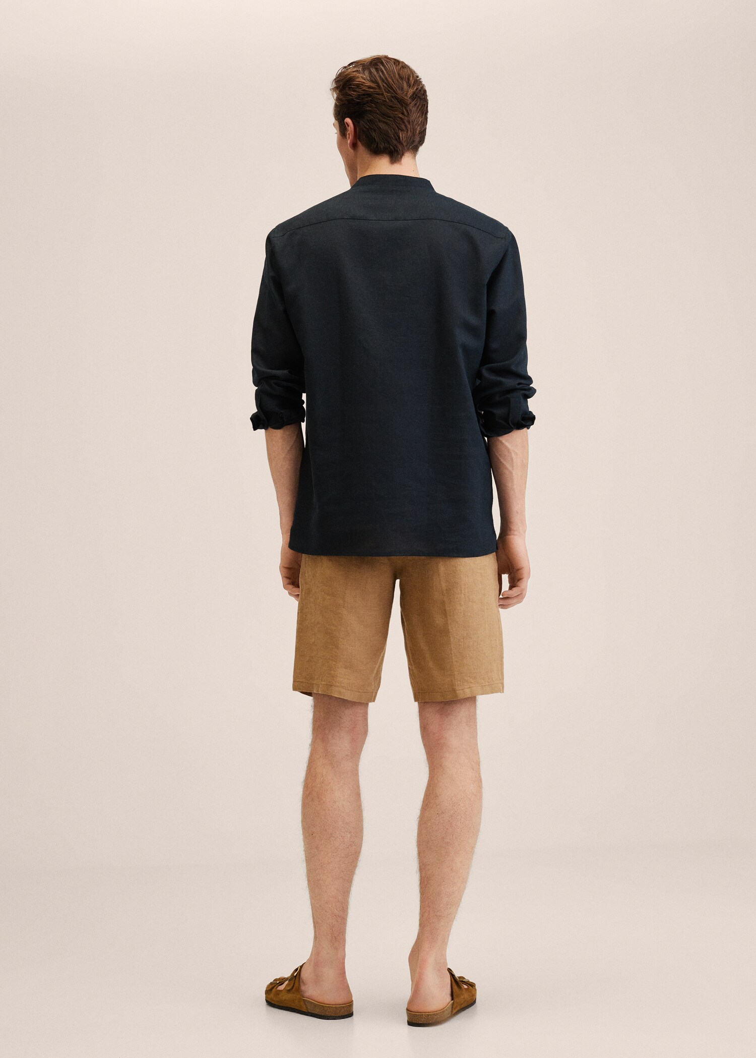 Cotton linen shirt with mandarin collar - Reverse of the article