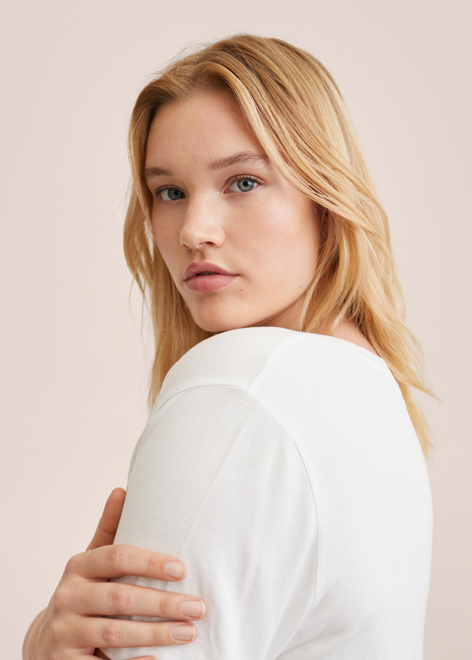 Camiseta escote pico - Detalle del artículo 5