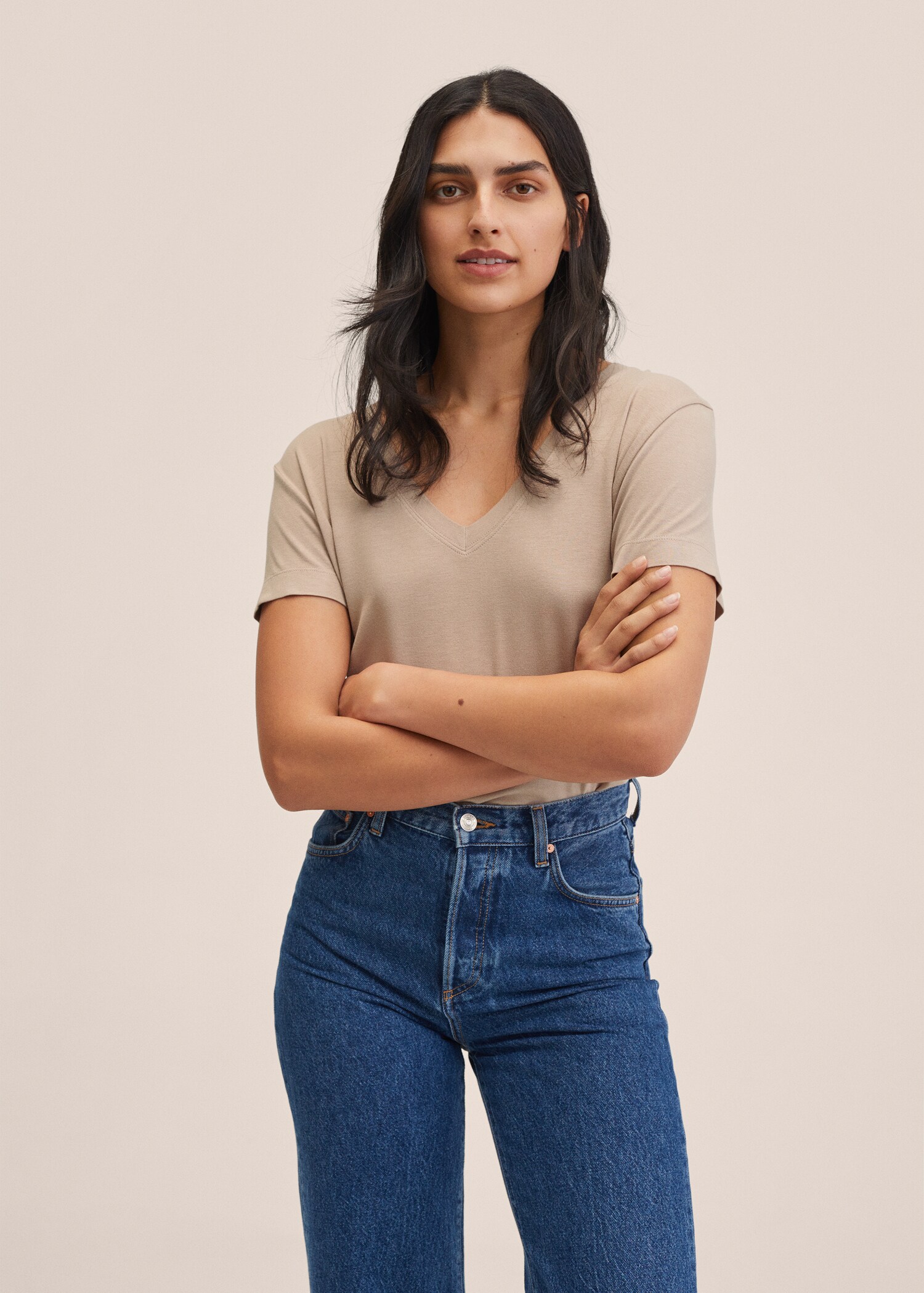 Camiseta escote pico - Plano medio