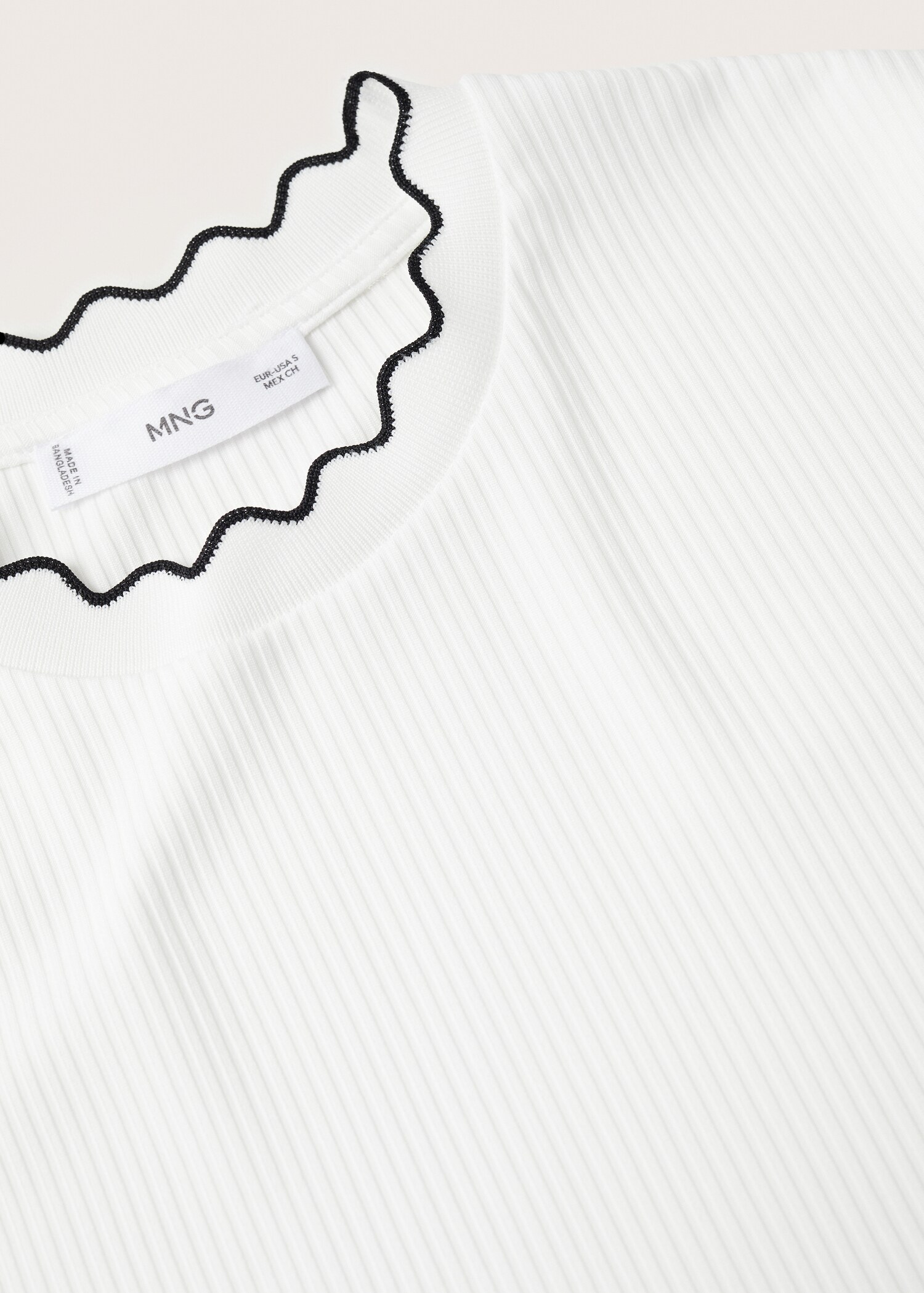 Camiseta terminaciones festoneadas - Detalle del artículo 8