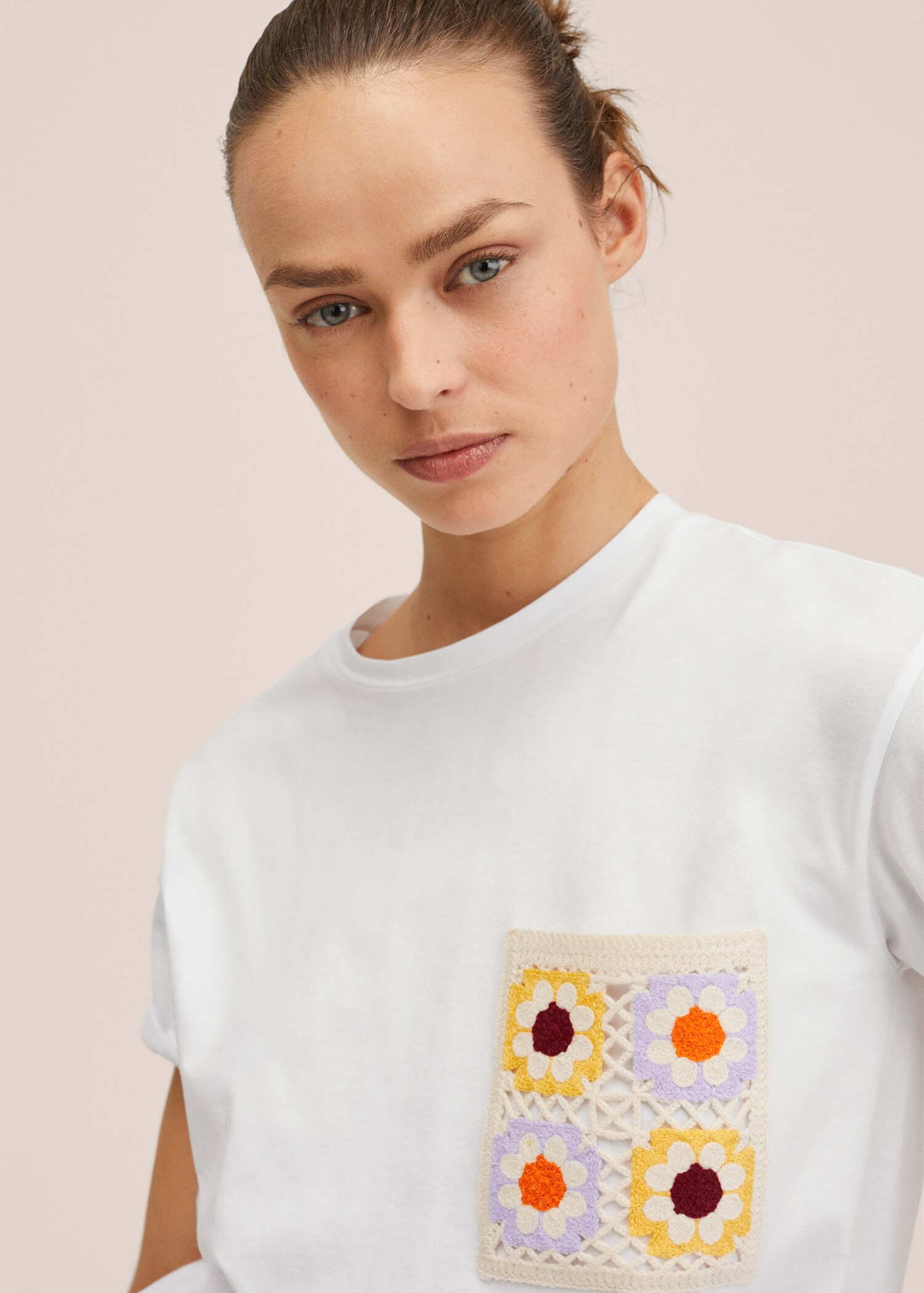 Embroidered detail cotton T-shirt - Details of the article 1