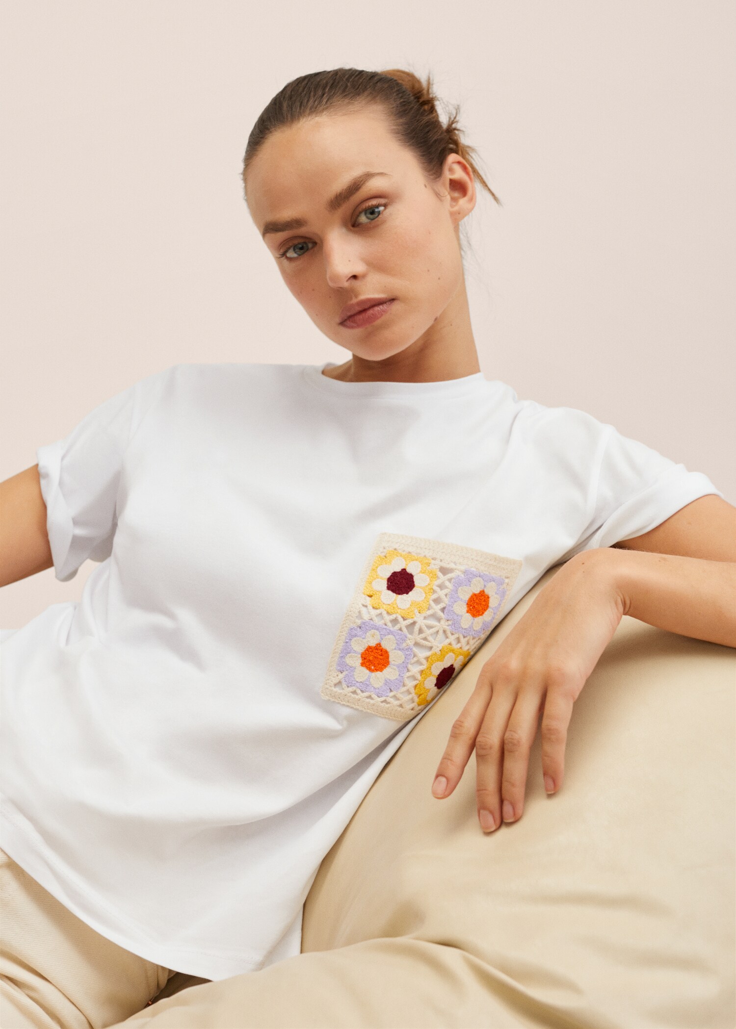 Embroidered detail cotton T-shirt - Details of the article 2