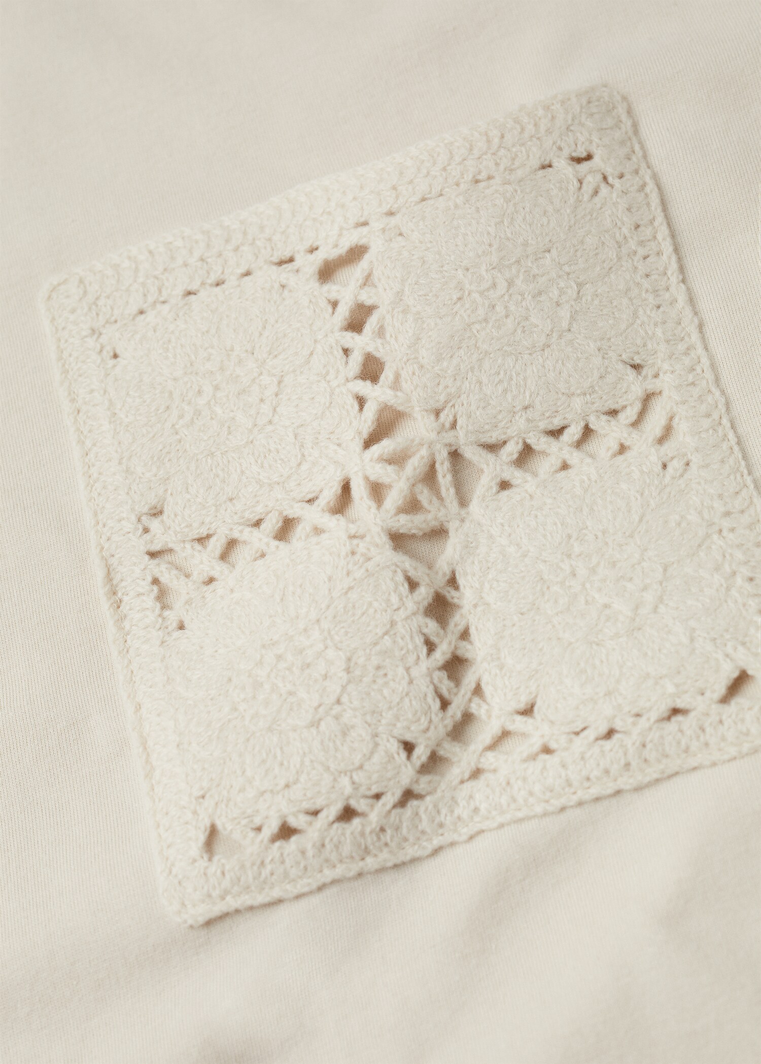 Embroidered detail cotton T-shirt - Details of the article 8
