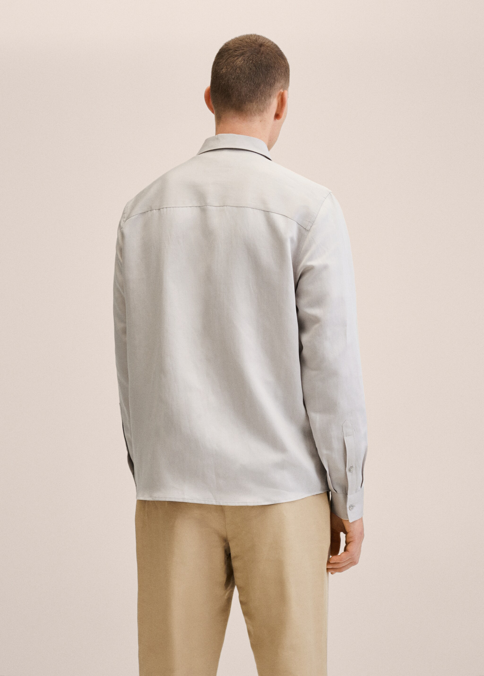 Lyocell linen overshirt with pockets - Reverse of the article