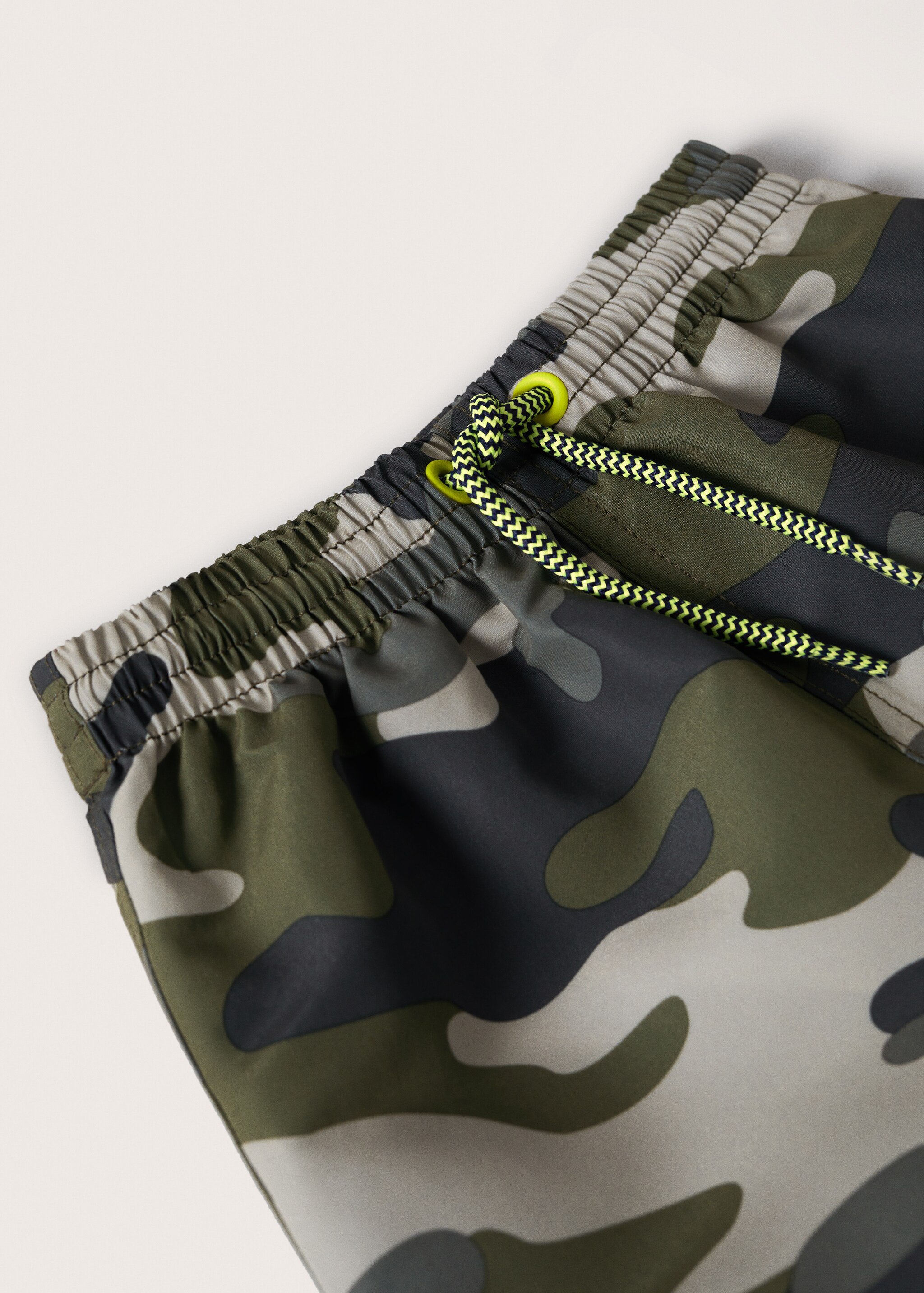 Camouflage print swimming trunks - Details of the article 8