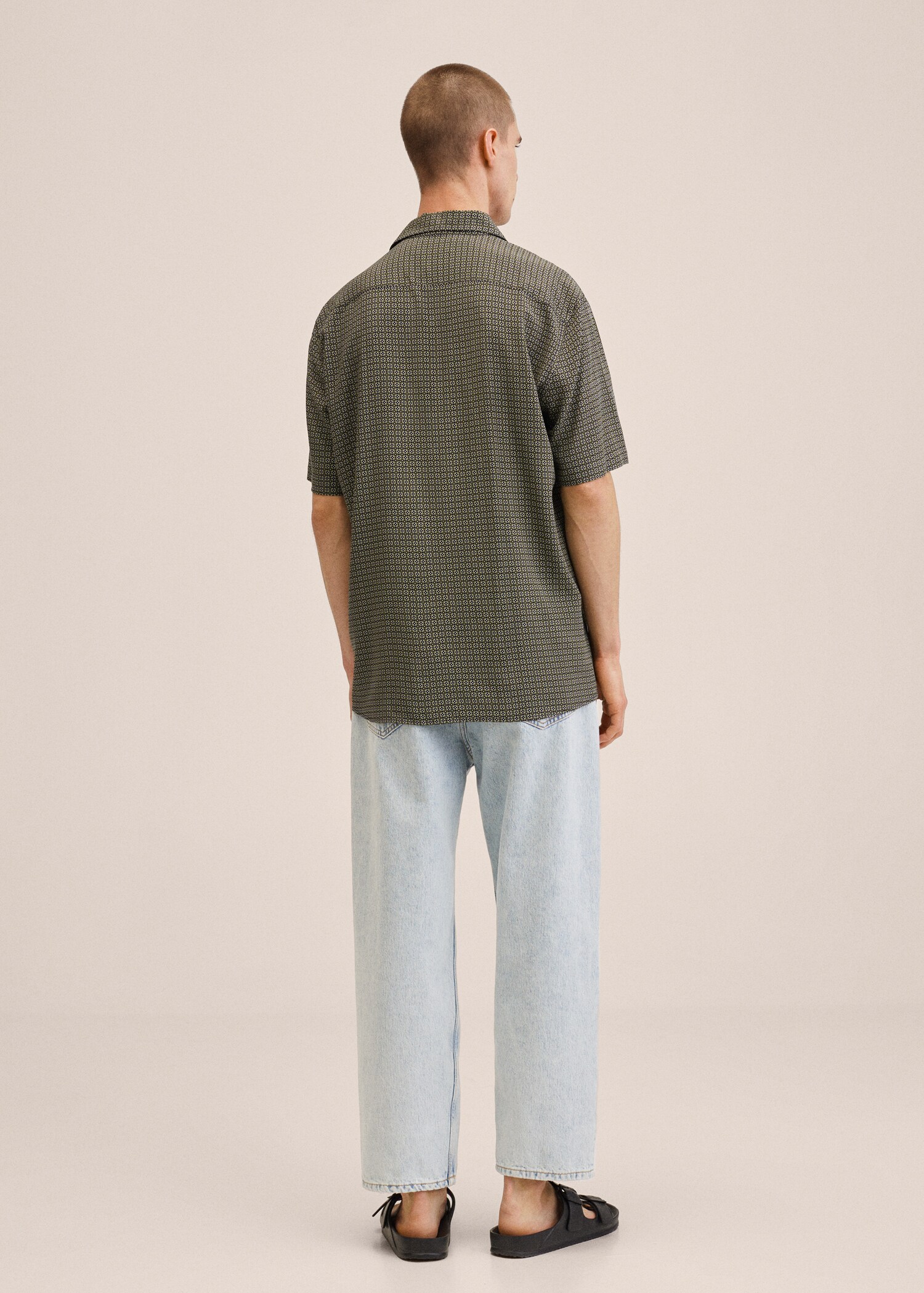 Camisa fluida estampada - Reverso del artículo
