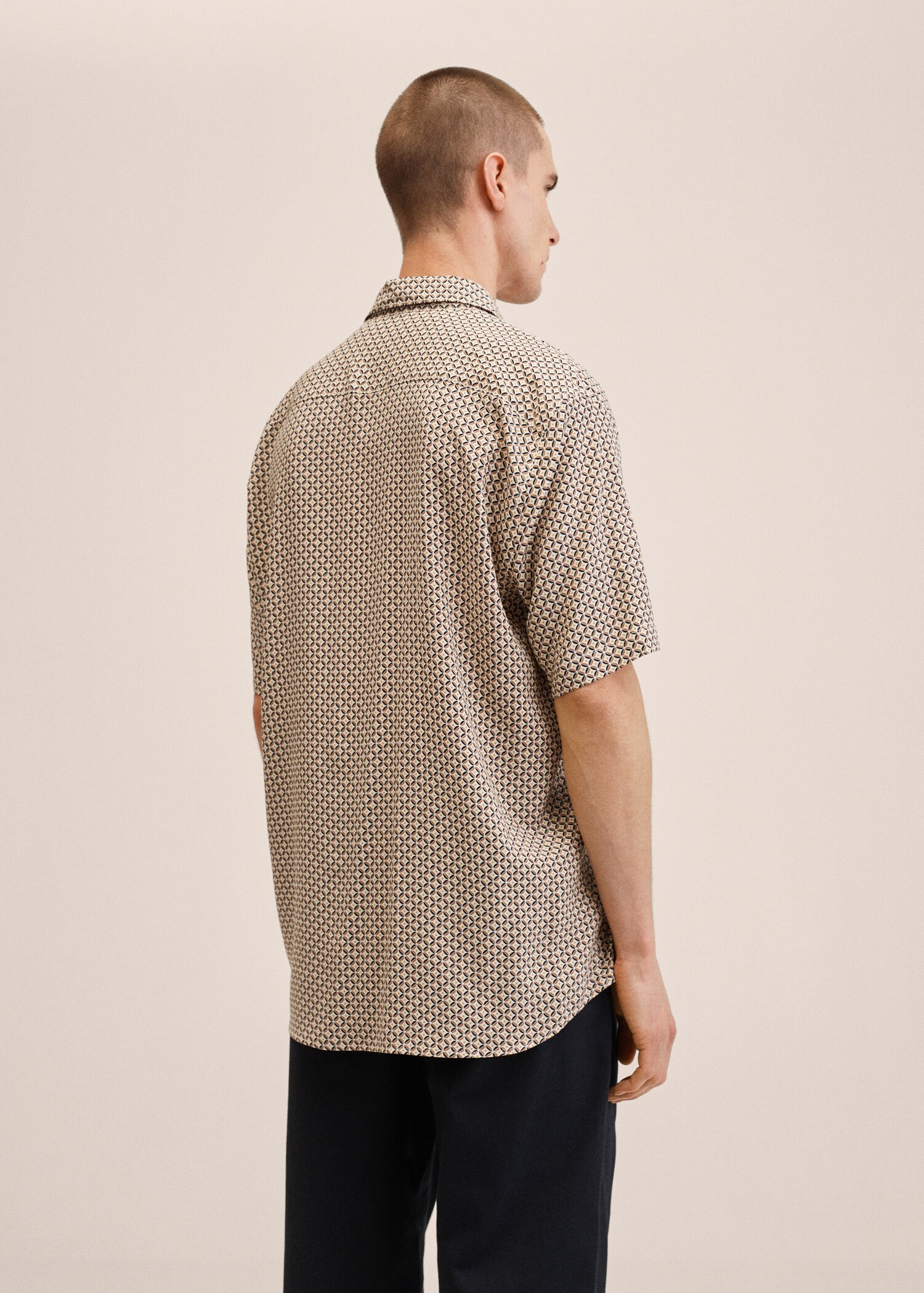 Camisa estampada fluida - Reverso del artículo