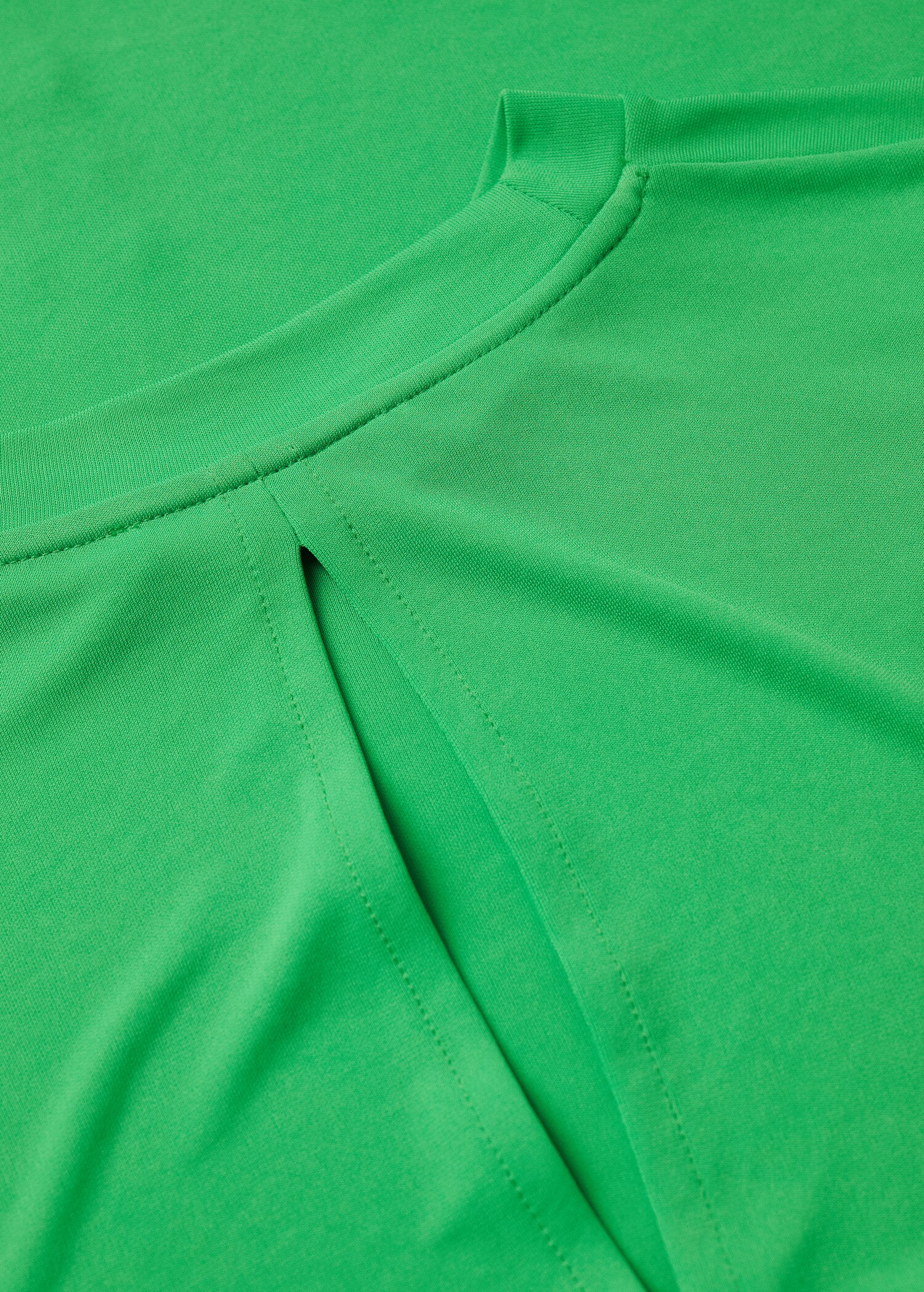 V-back T-shirt - Details of the article 8