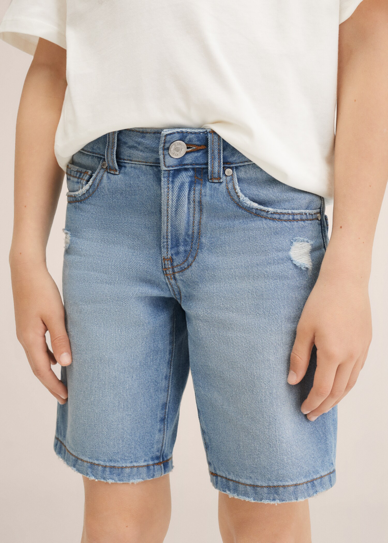Bermuda denim déchirures décoratives - Détail de l'article 1