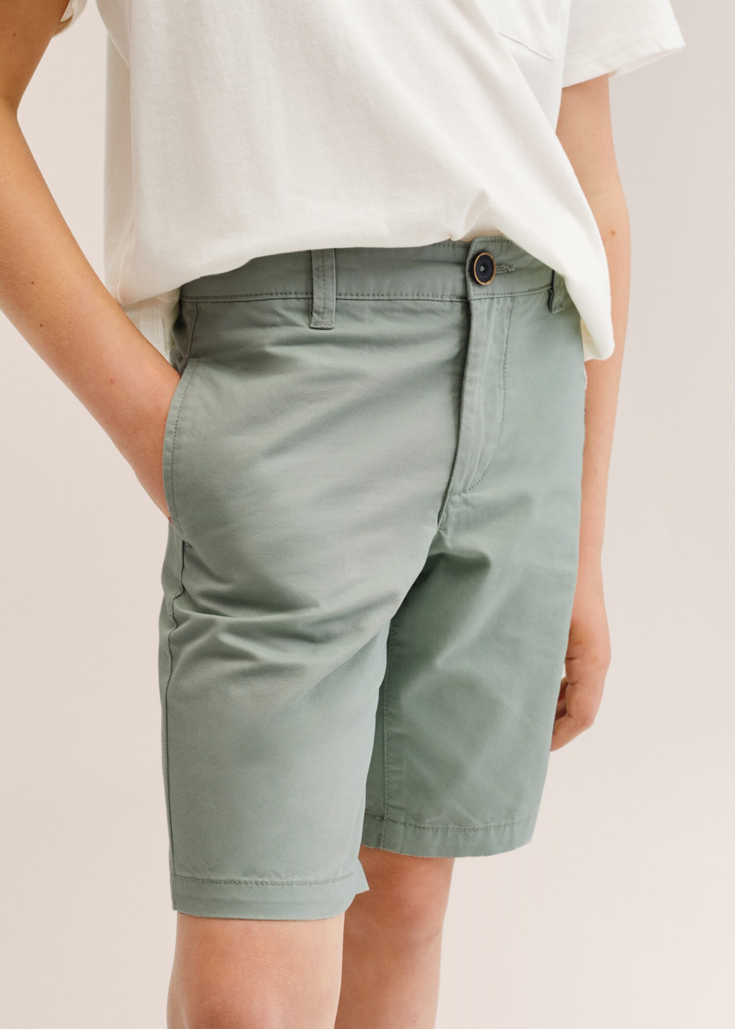 Slim-fit chino cotton bermuda shorts - Details of the article 3