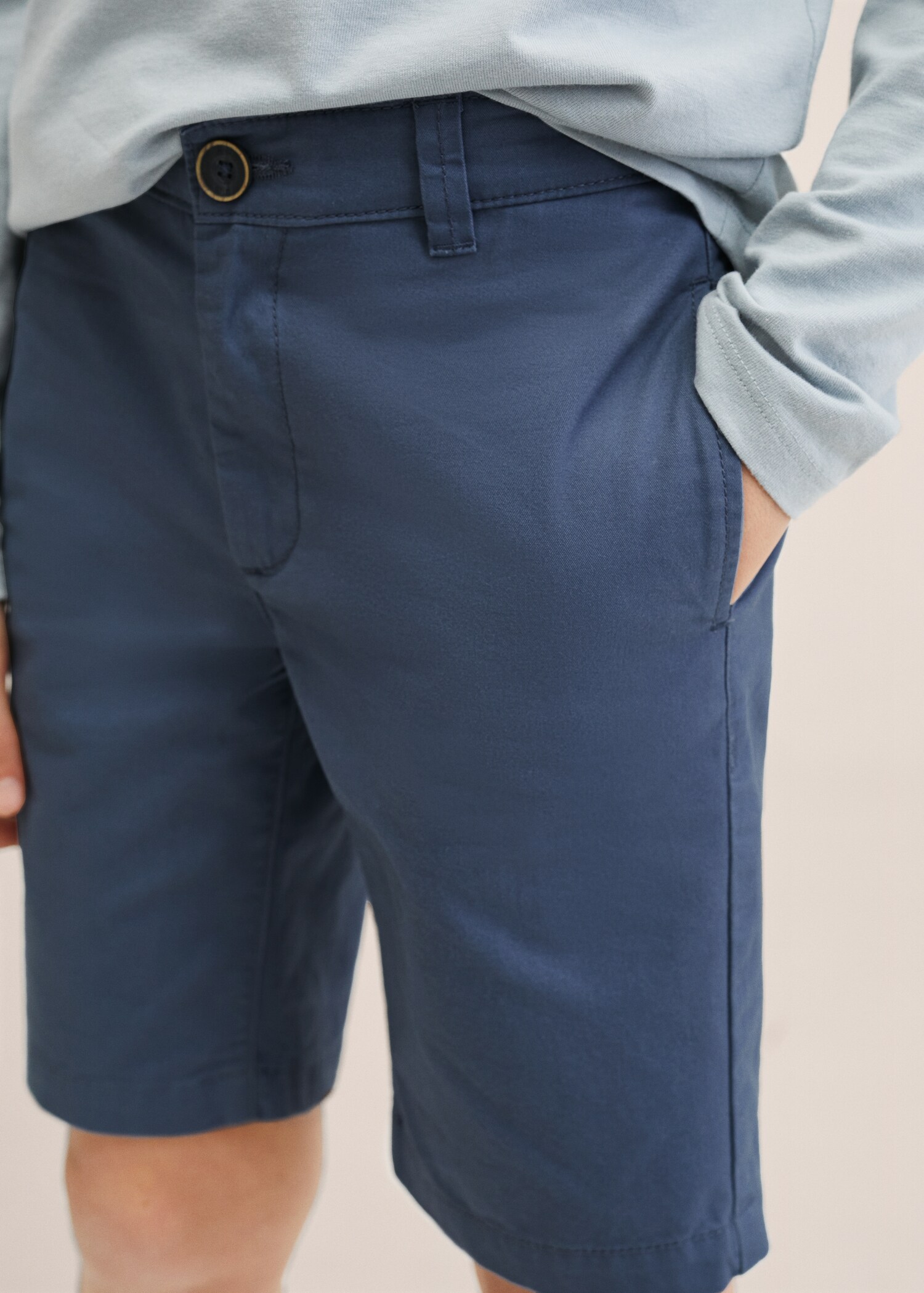 Slim-Fit-Bermudashorts im Chino-Stil aus Baumwolle - Detail des Artikels 1