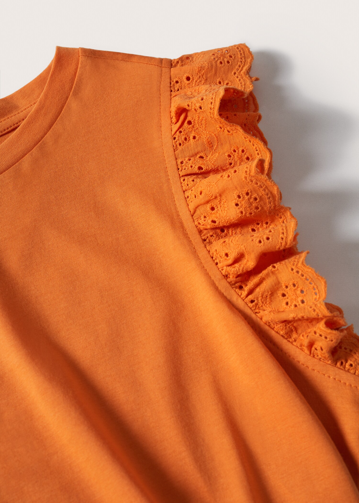 Baumwoll-T-Shirt mit Volant - Detail des Artikels 8